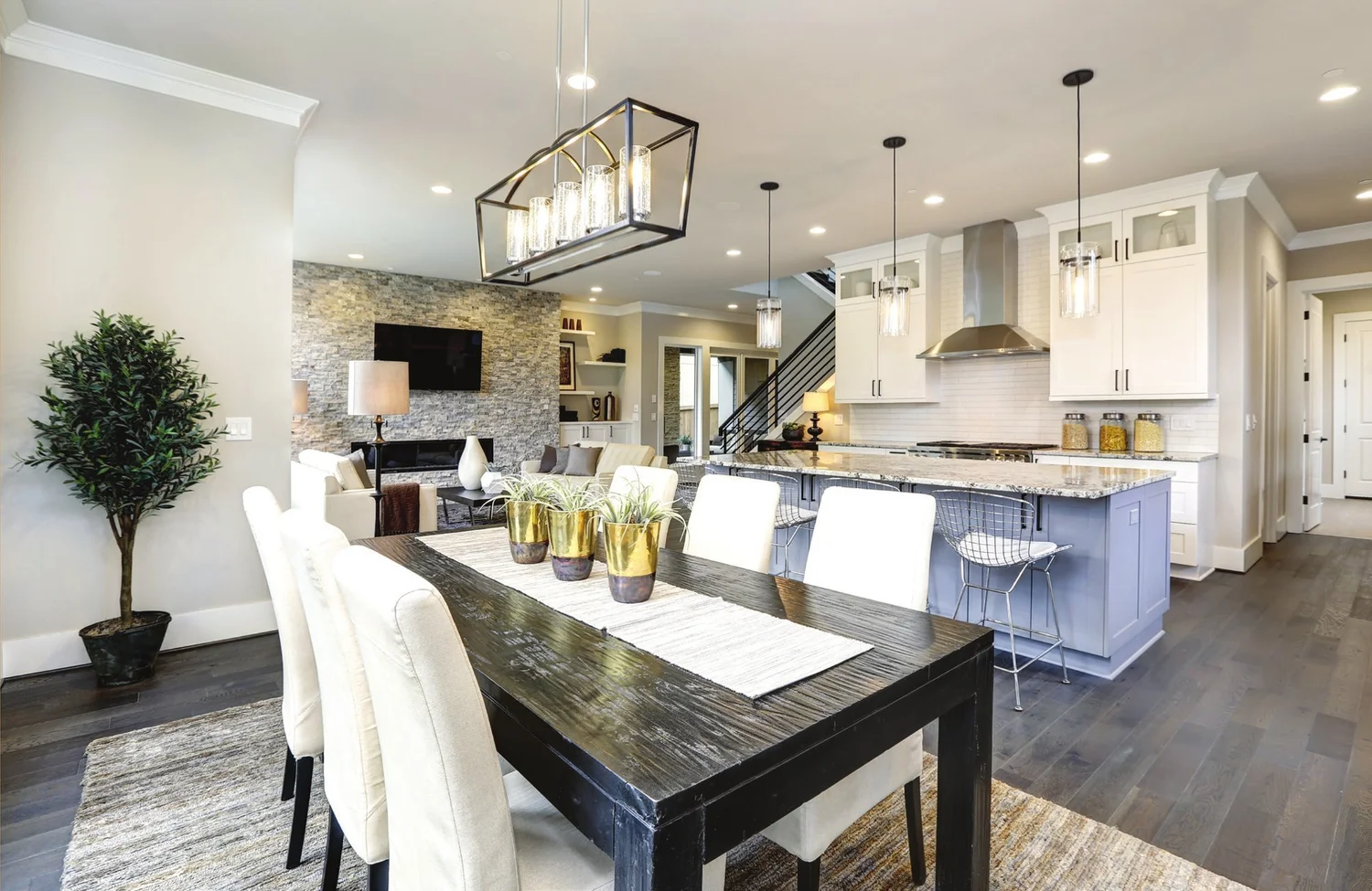 Open kitchen and dining room lit by recessed Finiré downlights