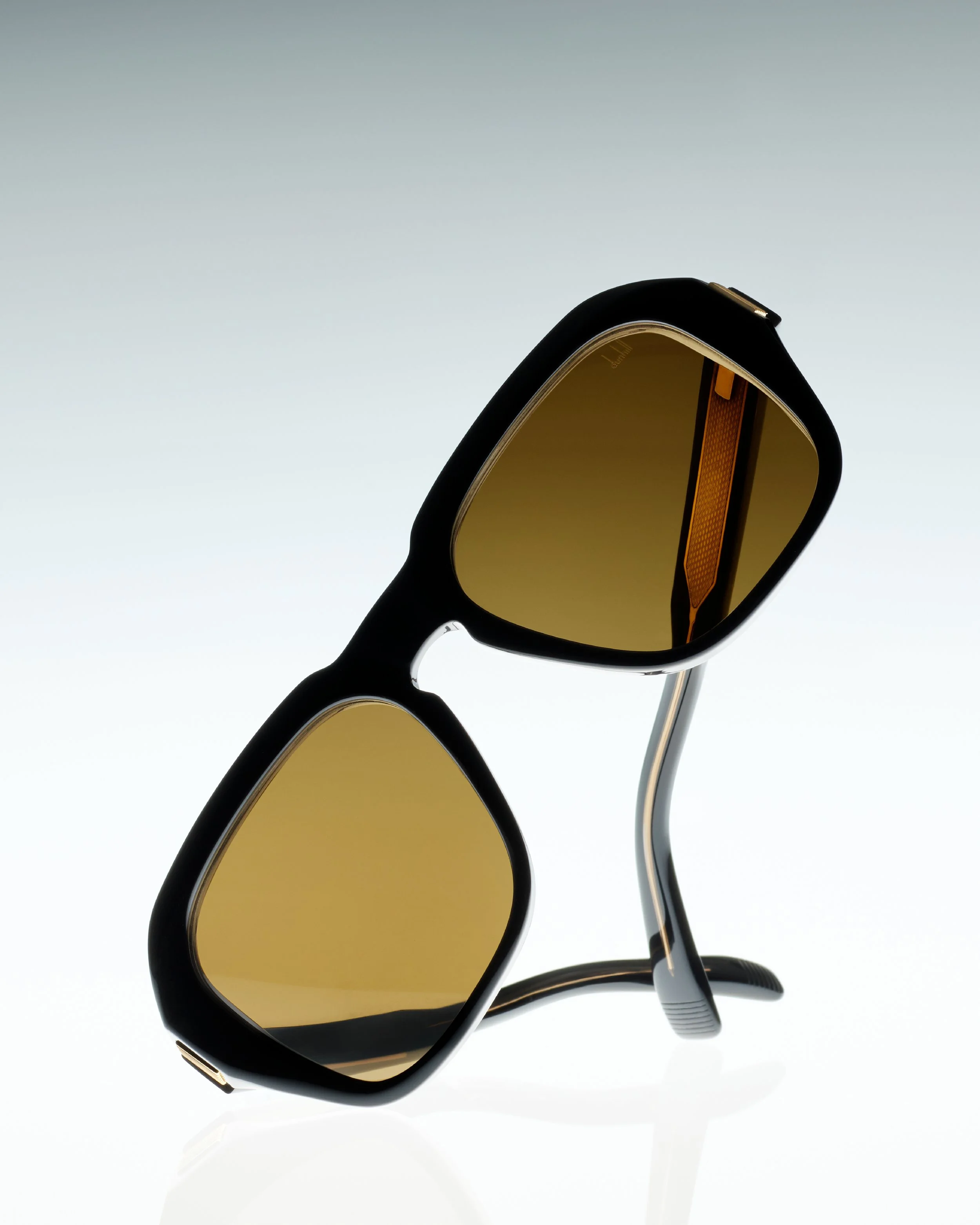 DUNHILL_SS21 SUNGLASS_STILL LIFE_CROP_300dpi10.jpg