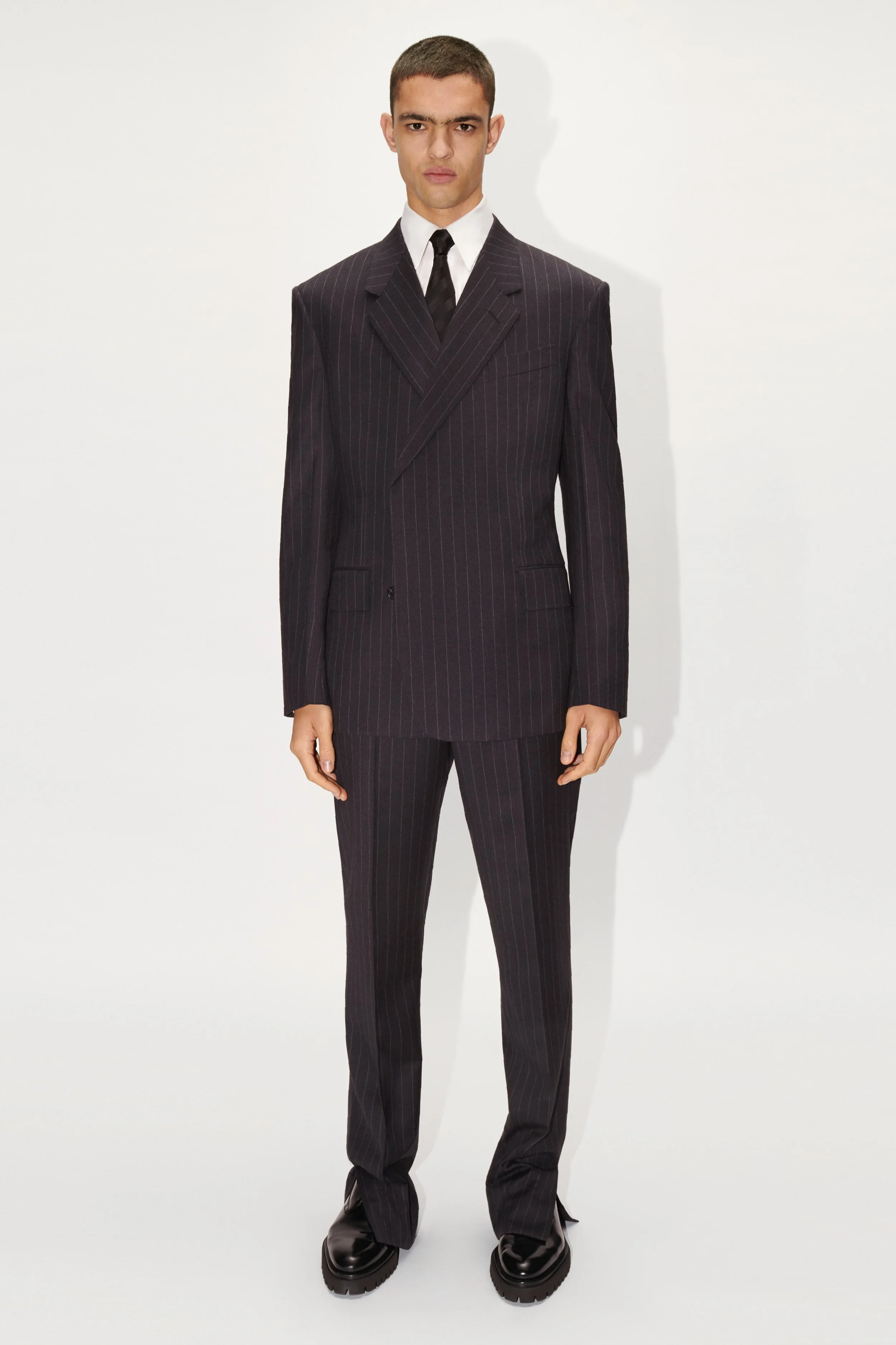 DUNHILL_AW22_LOOK10_2732x4098px.jpg