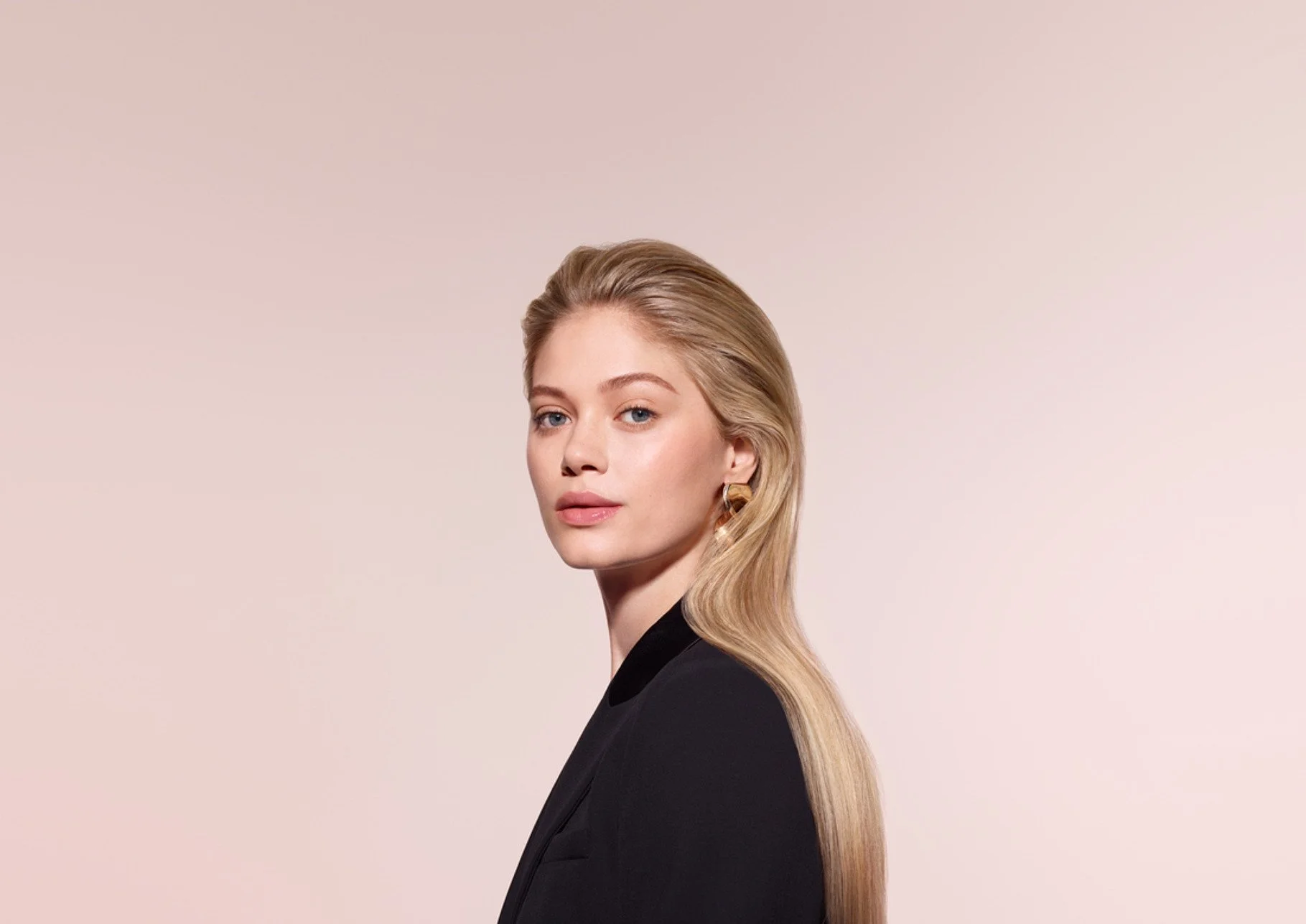 HS09_HAIR_035-RGB-Type1Blonde-LongStraight-3Q-A0_TINT.jpeg