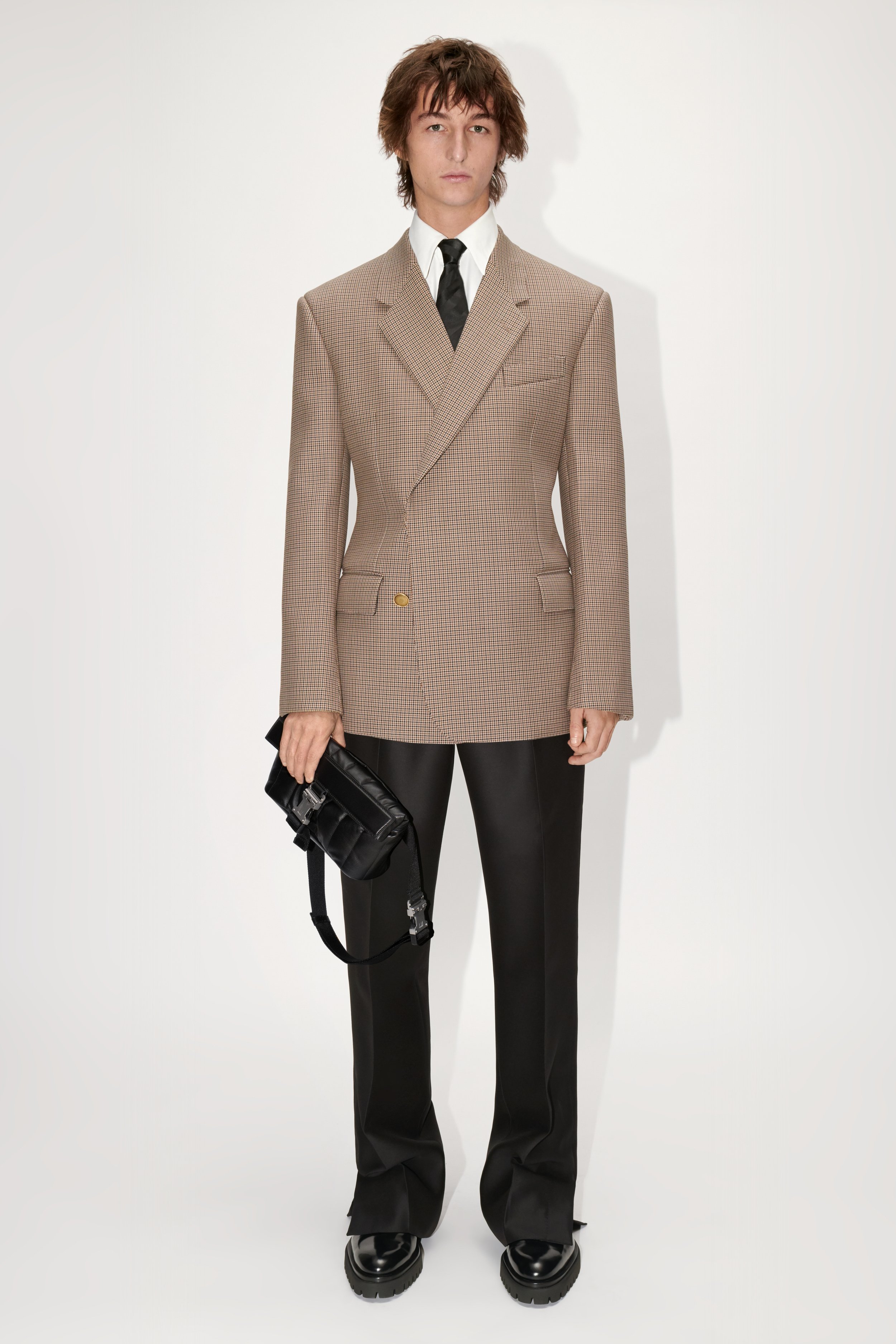 DUNHILL_AW22_LOOK1_2732x4098px.jpg