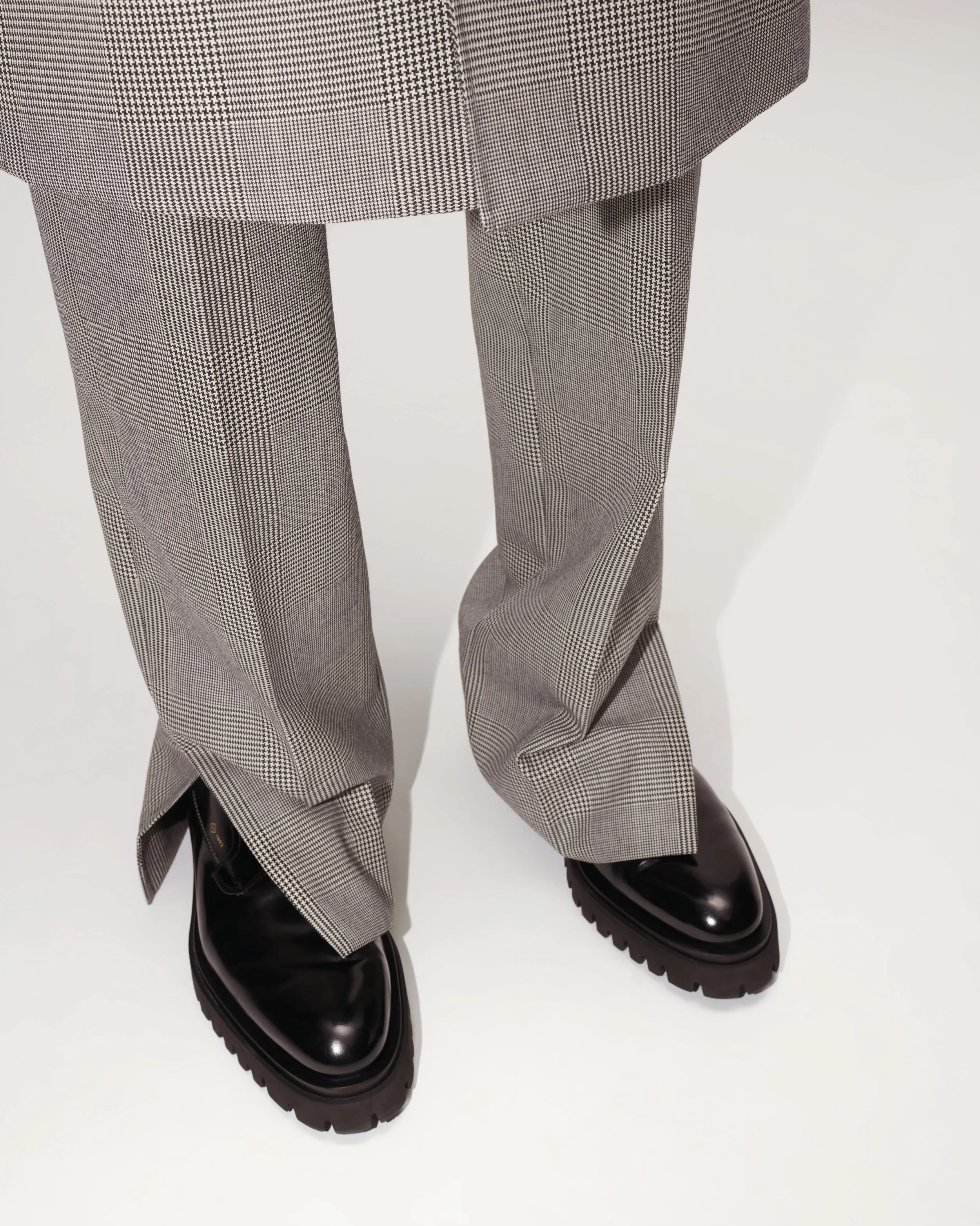DUNHILL_AW22_B-ROLL_LOOK_06_4-5_06.jpg