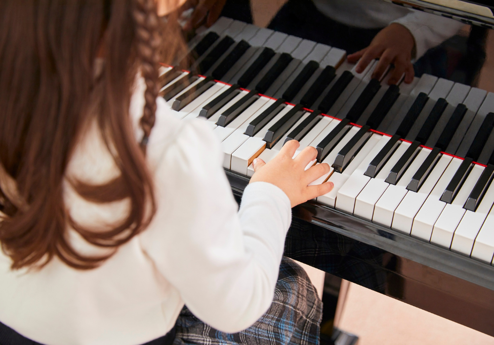 Teen or young adult in Broward County Florida seeking therapy for performing arts related distress.