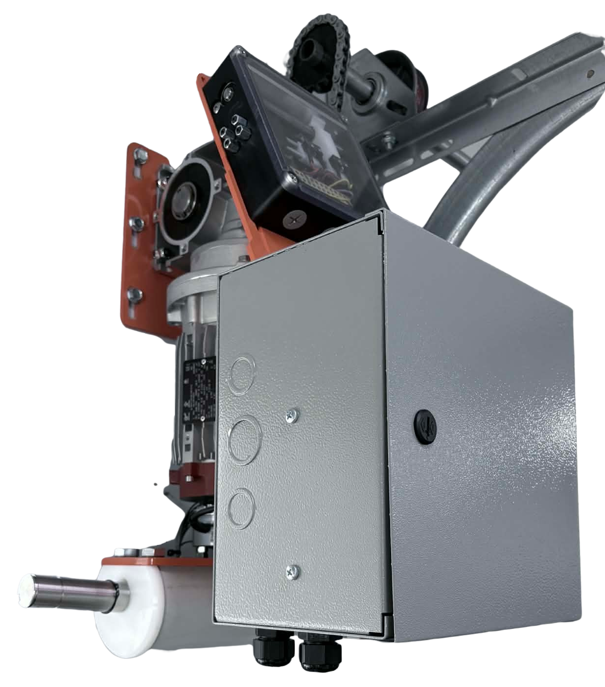 Image d'une machine mécanique industrielle avec un boîtier gris, un moteur, un panneau de contrôle noir, et une chaîne ou courroie au sommet.