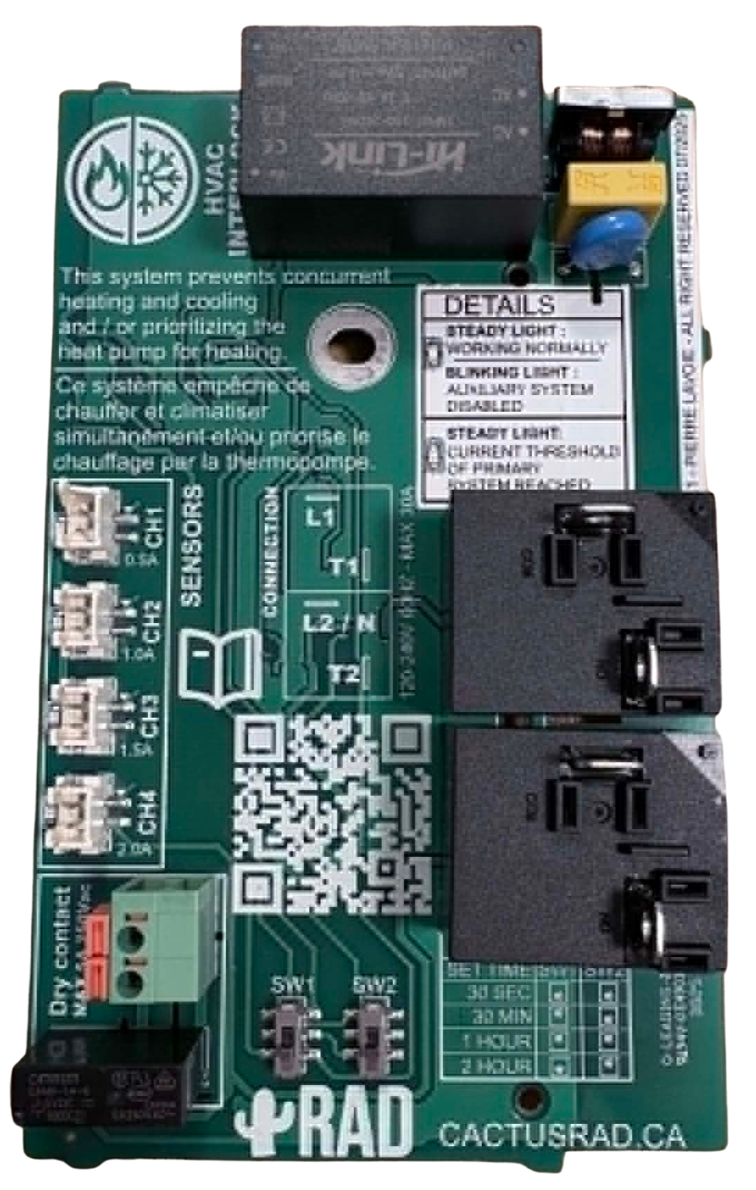 Carte électronique avec connecteurs et composants électriques, notamment des relais, des modules de capteurs, un QR code, et des instructions en anglais pour la programmation et le fonctionnement.