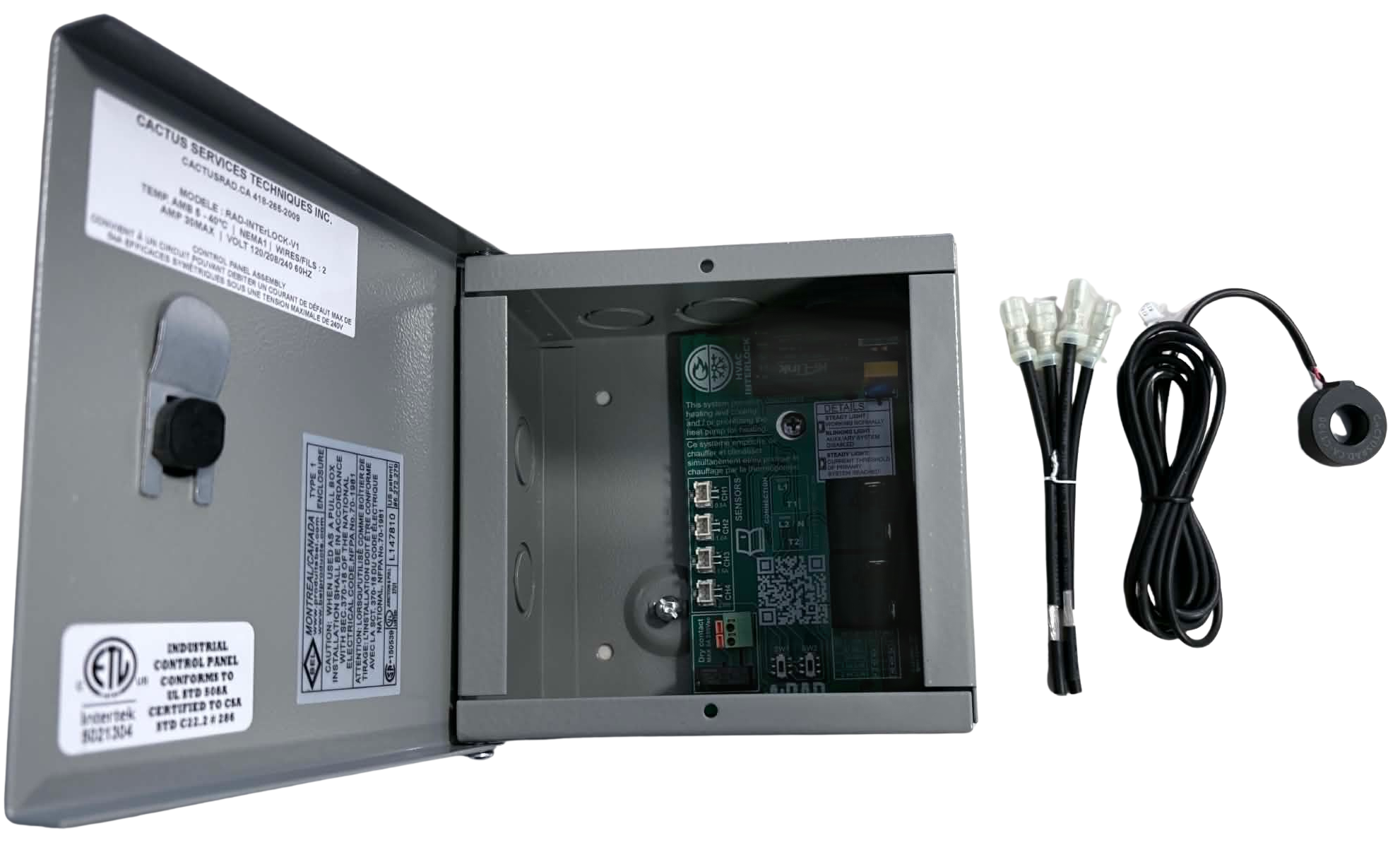 Boîte de contrôle électrique avec câbles et capteur à l'extérieur.