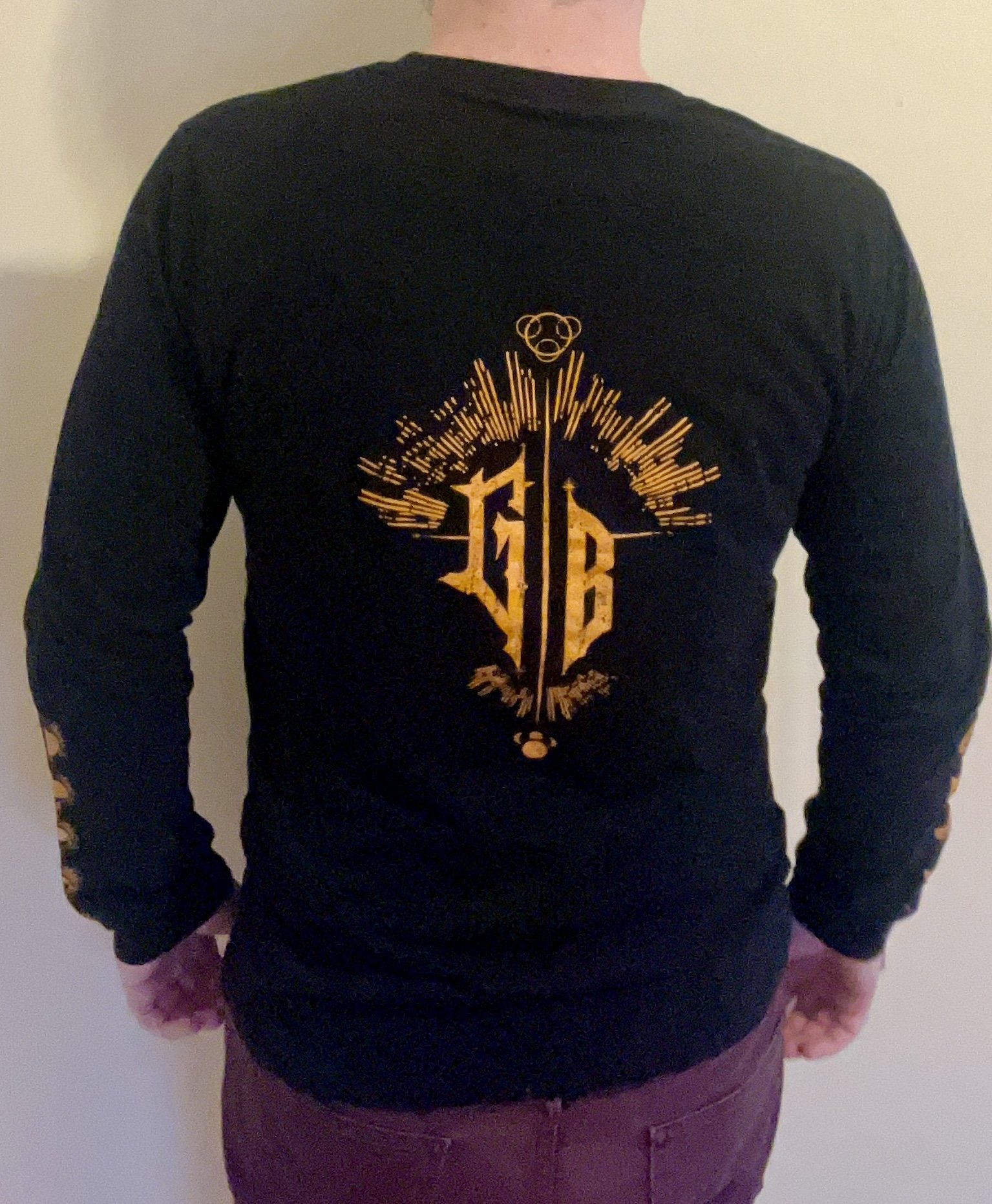 LongsleeveBackModel.jpg
