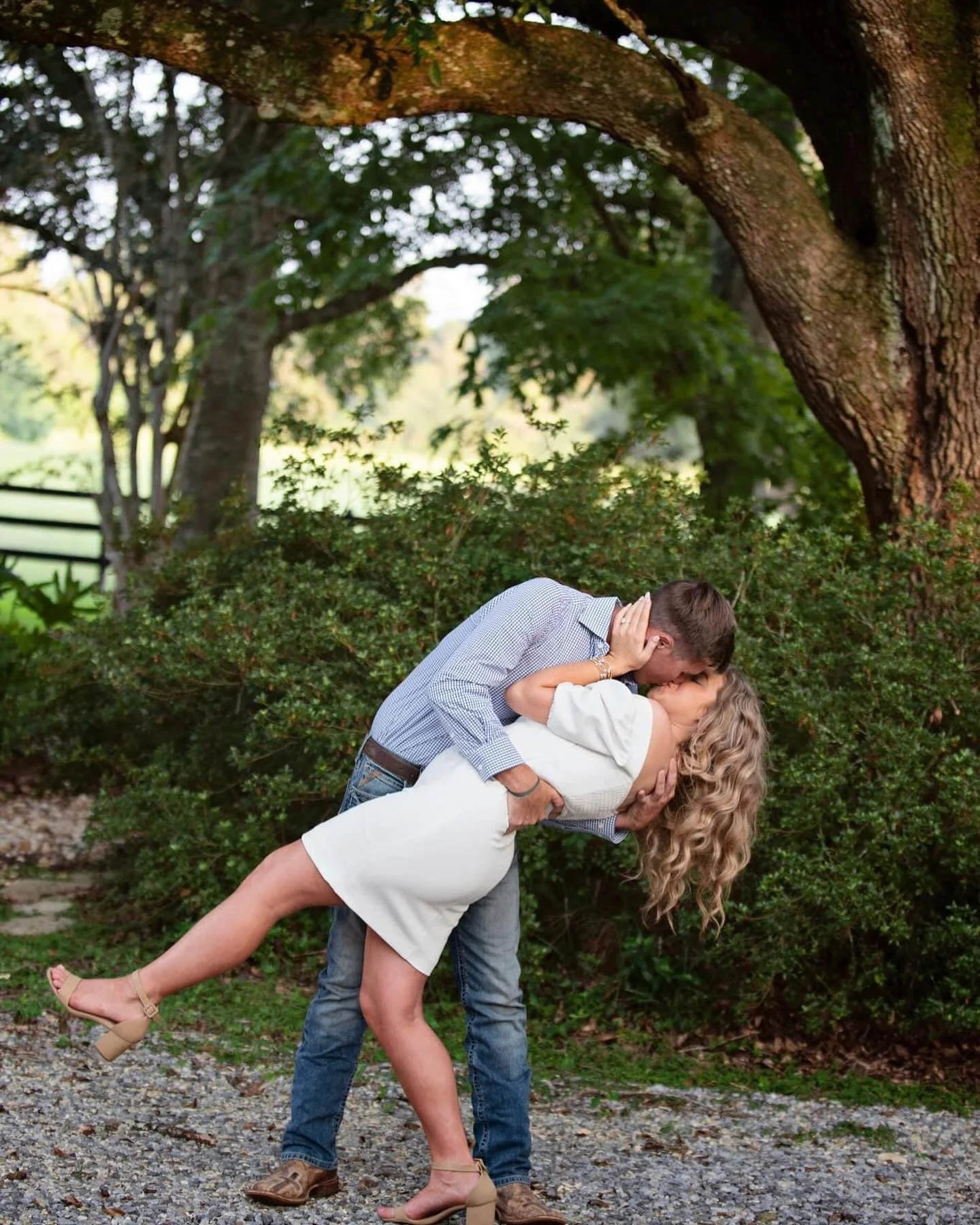A sweet surprise proposal followed by a photoshoot here at the Manor✨

📸: @dedehunt13
