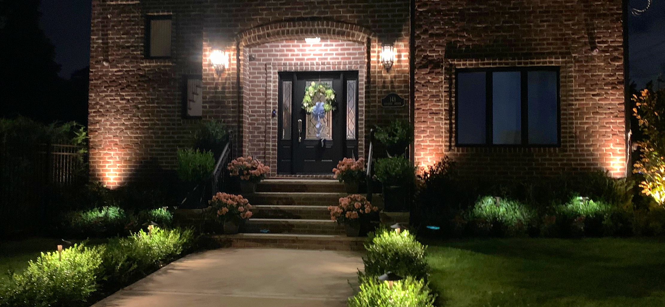 Entryway & Driveway Landscape Lighting