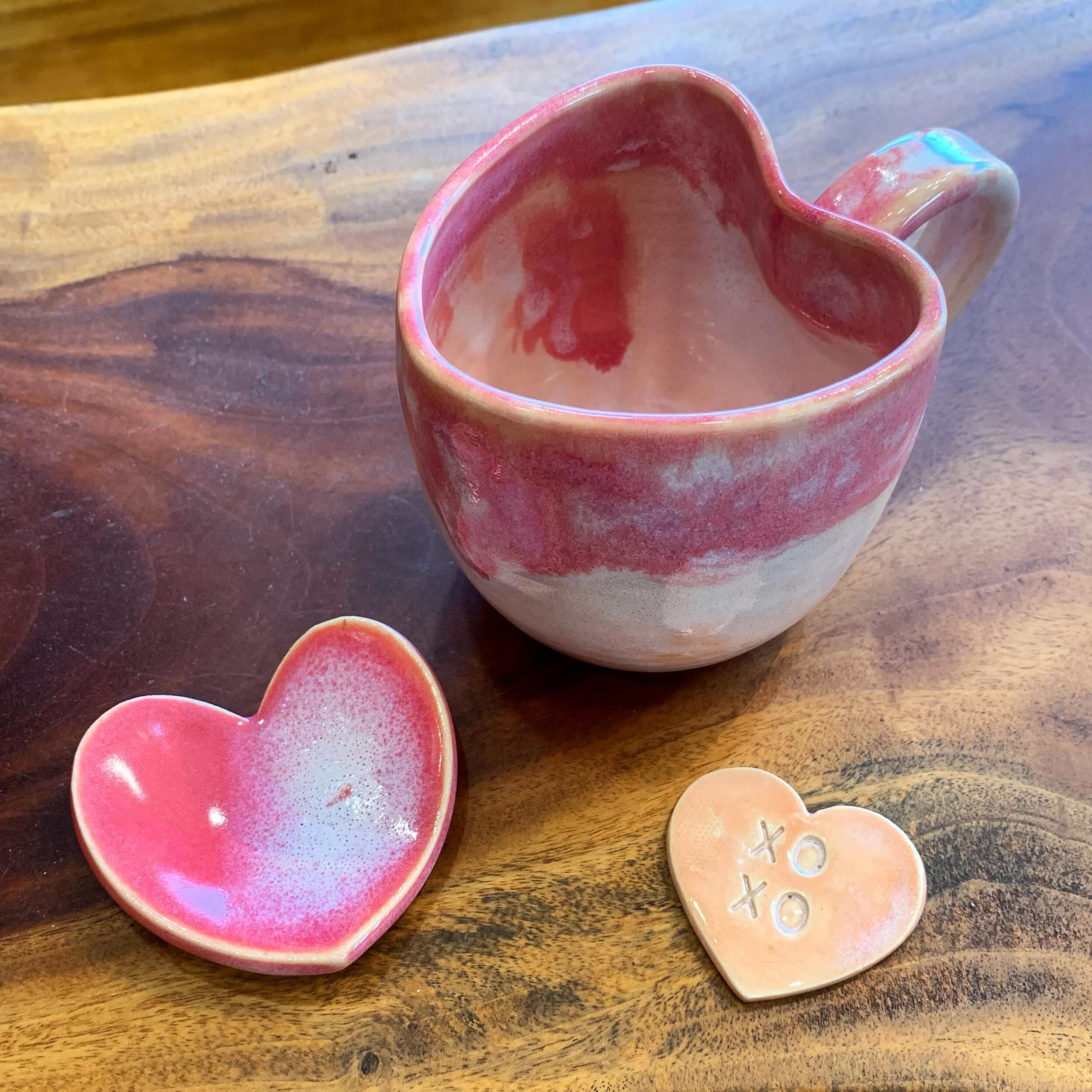 Happy Valentine&rsquo;s Day! ❤️🩷❤️
Beautiful 💗 ceramics by @sandiegopotter!