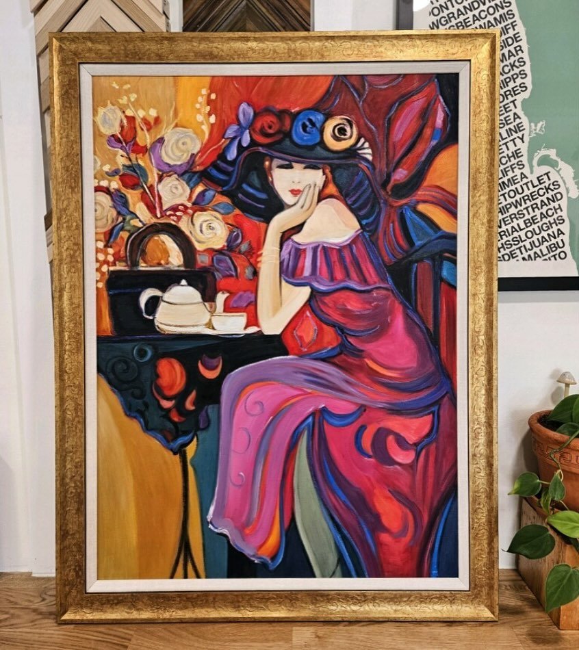 How gorgeous is this painting that we custom framed? The gold frame pairs perfectly with the vibrant colors! 😍 Custom framing is by appointment only, but you can also call the day of at 858-270-7820 to see if we have any openings. Tap the &lsquo;boo