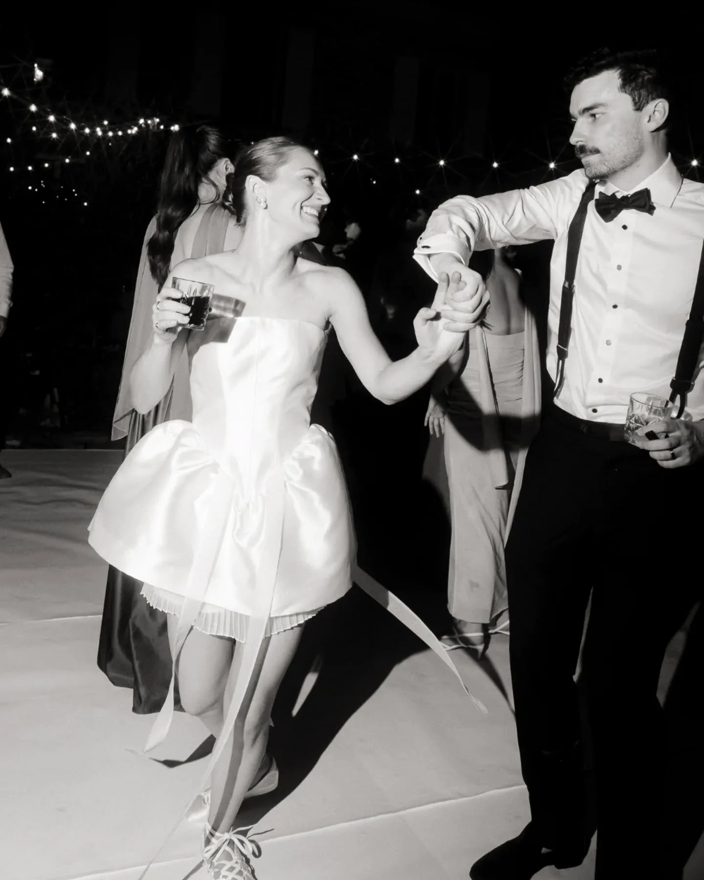 A moment for this sculptural mini skater dress 🤍
The perfect outfit to hit the dance floor, and those shoes ?! Flat ballerinas, effortlessly styled, adding the perfect touch to create an iconic modern look. Right at the edge between streetwear and b