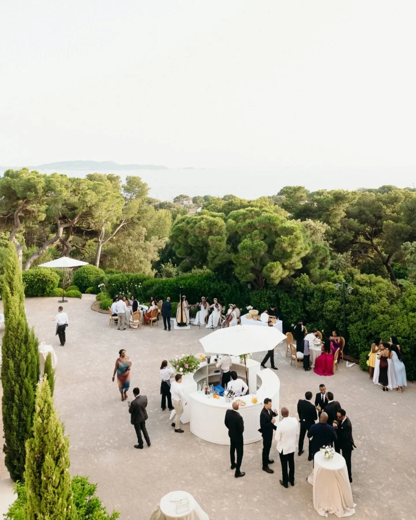 When the greens &amp; the blues just come into one to create the perfect Provence wedding of your dream 🌿
-
Seconding shooting for @marioncophotography
Photos @cleya.asulon 
Venue @castel_bay 
Planner @quinzeheuresquinze.wp 
Florals @maisonboudreaux