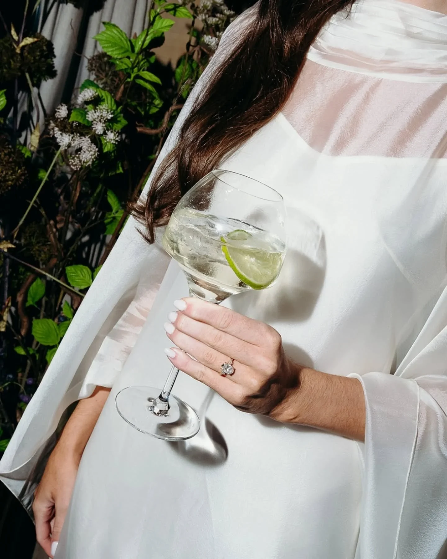 I am way to excited to finally introduce to you those two american lovebirds. From California, they flew to the french alps with their closest ones, to kick off their wedding weekend celebration with this very green-lit smore's, pizzas &amp; love par