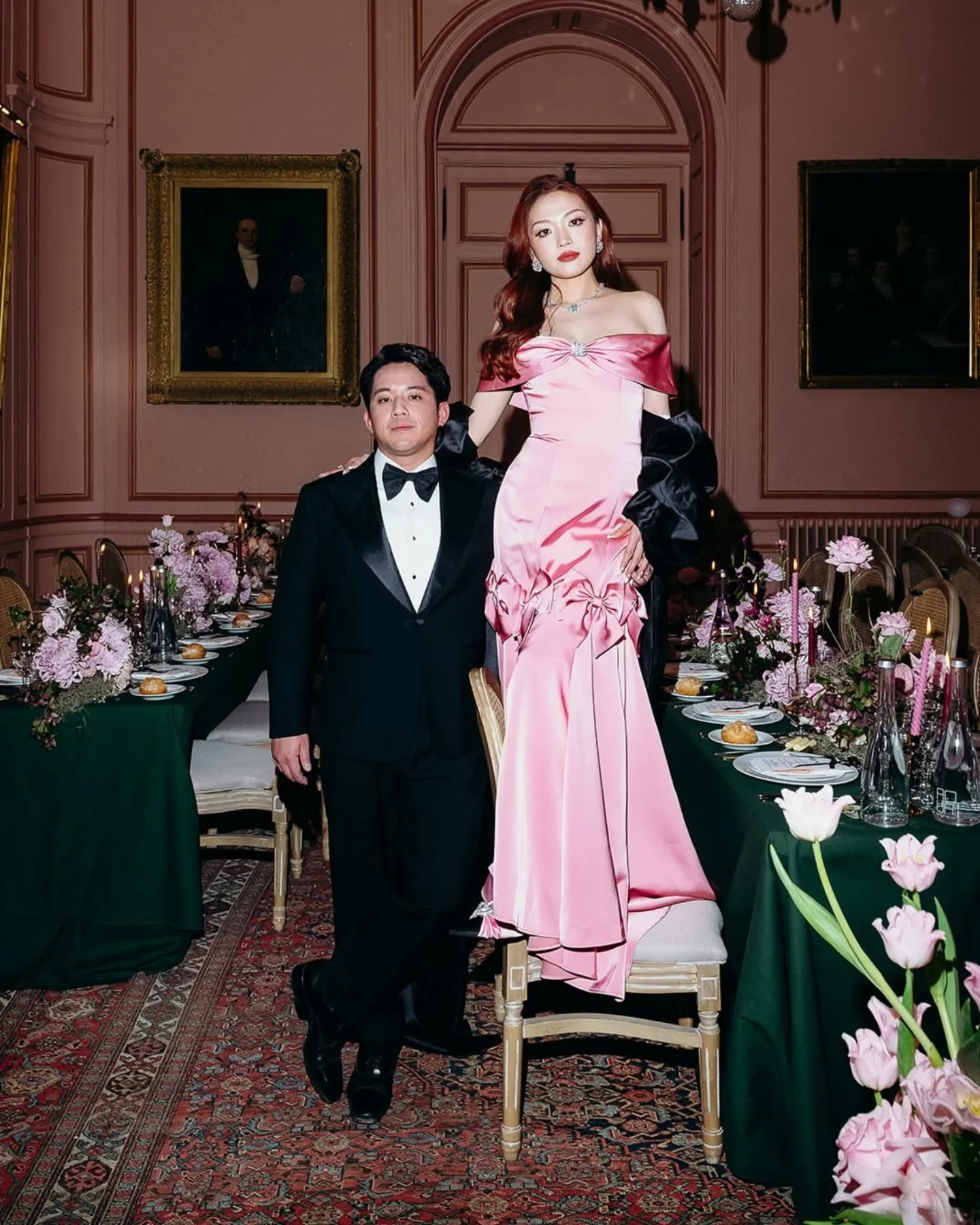 Let's keep yearning over this colorful and intimate late season celebration. Needless to say I was blown by the pink reception dress in the PINK salon from @chateaudugrandluce 🩷 this wedding was so thoughtfully curated and planned around a lot of de