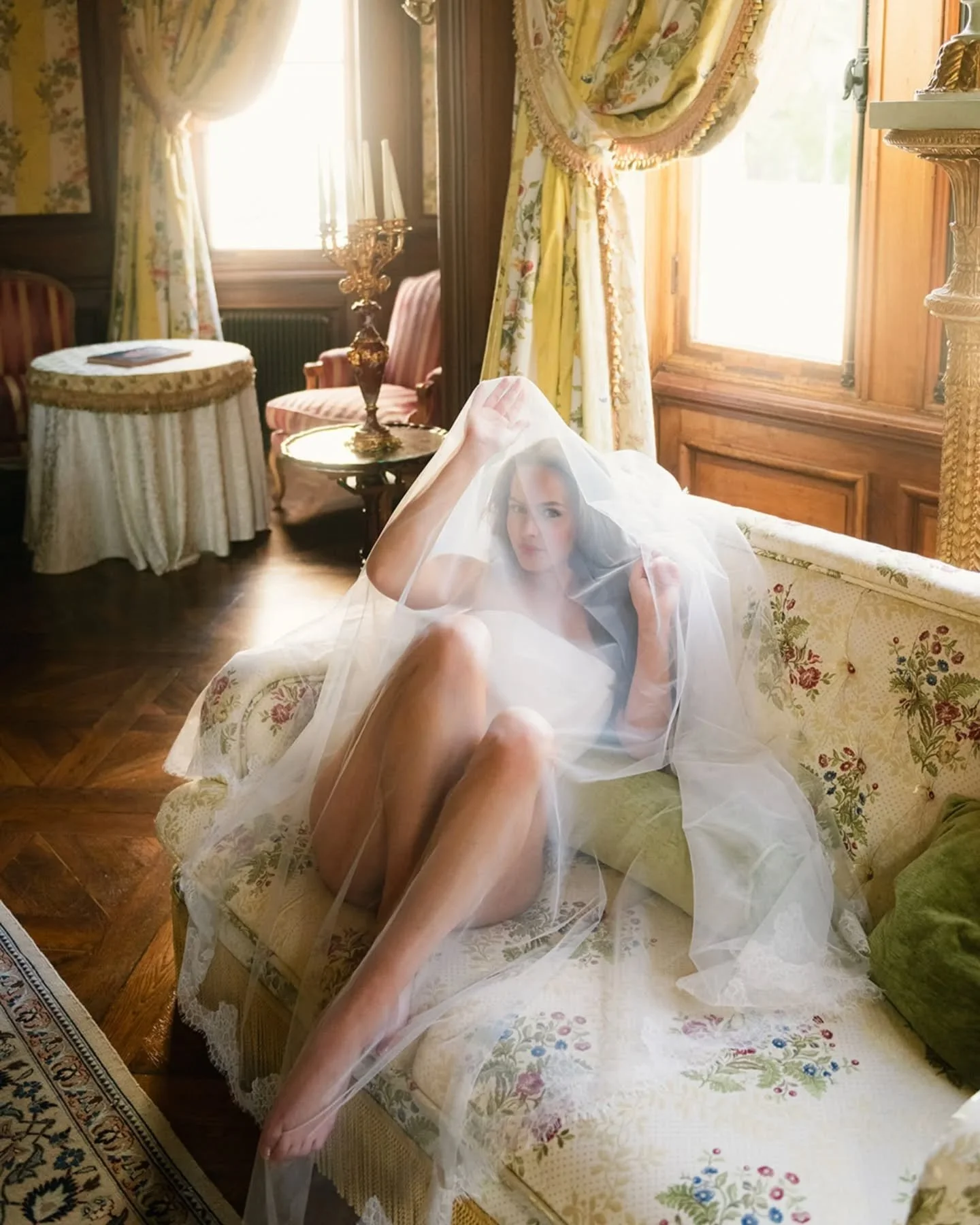 Still not over last night at @chateaumirambeau so here's a soft little chapter from our editorial there : the getting ready era 🥂

We always treat those first hours as the "documentaty" part of the day. The candid, the unposed, the in-betw