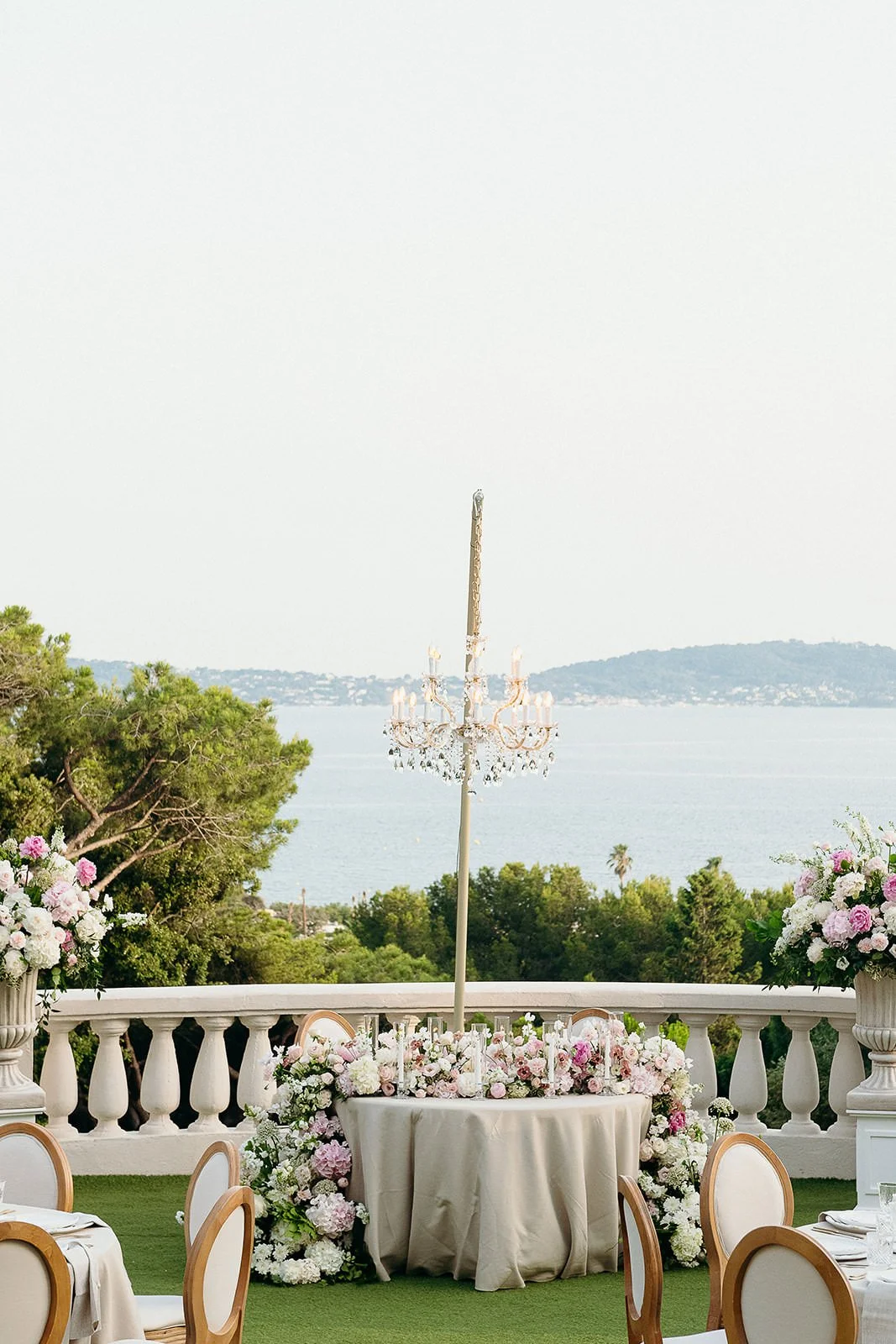 luxury-editorial-destination-wedding-photographer-castel-bay-hyeres-south-france_cleyaasulon-6187.jpg