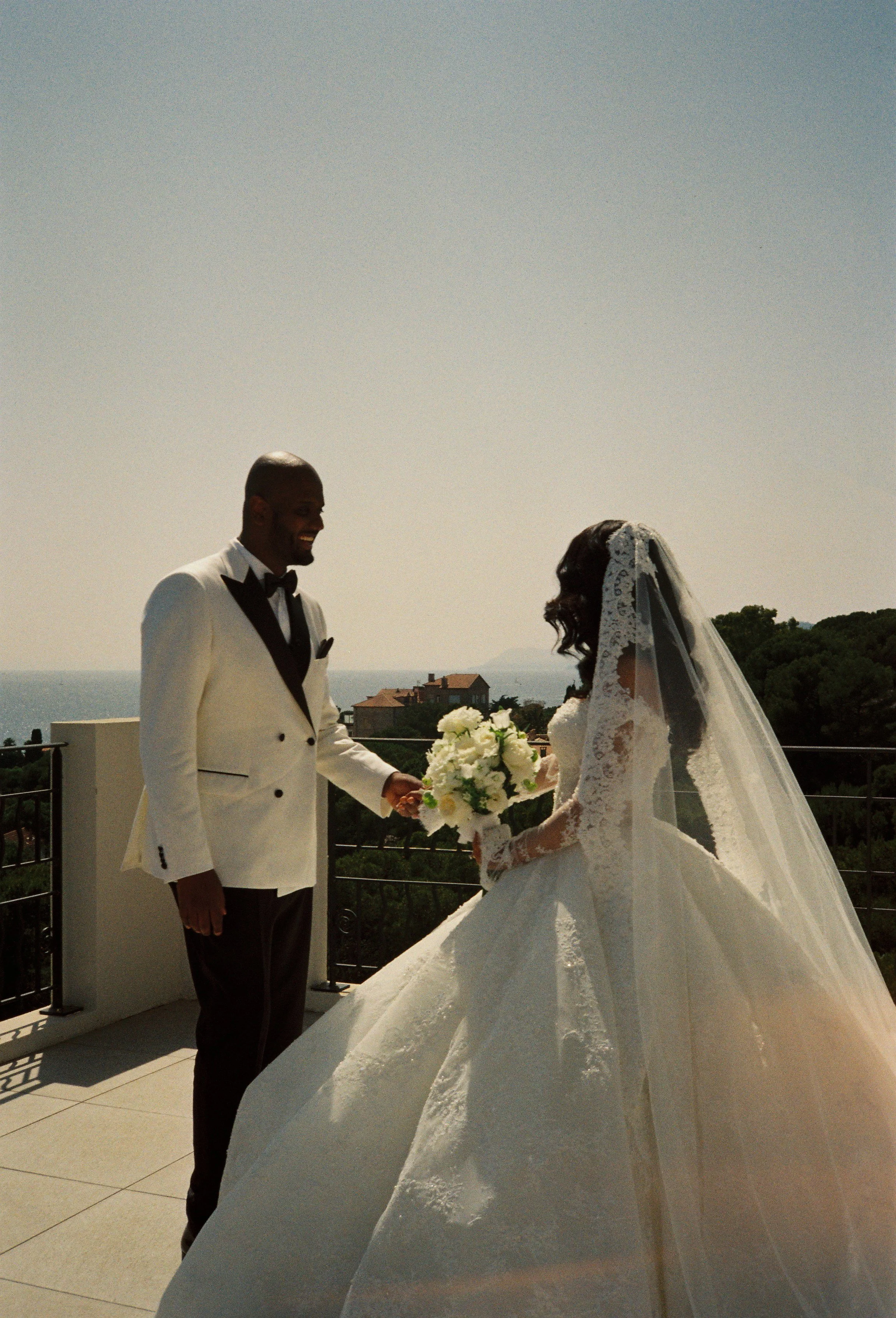 Film photography editorial wedding first-look moment at Castel Bay between Provence and the French Riviera by Cleya Asulon, destination wedding photographer for the Côte d'Azur and Provence-Alpes-Côte d'Azur region — bride and groom captured in a lum
