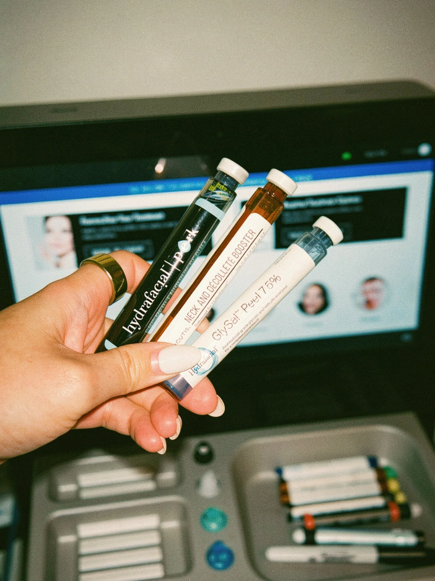 HydraFacial, customized for your skin goals ✨ From targeted boosters to personalized treatment pairings, every detail is tailored to give your skin the glow it deserves.

HydraFacial Happy Hour is every Wednesday + Thursday 🤍