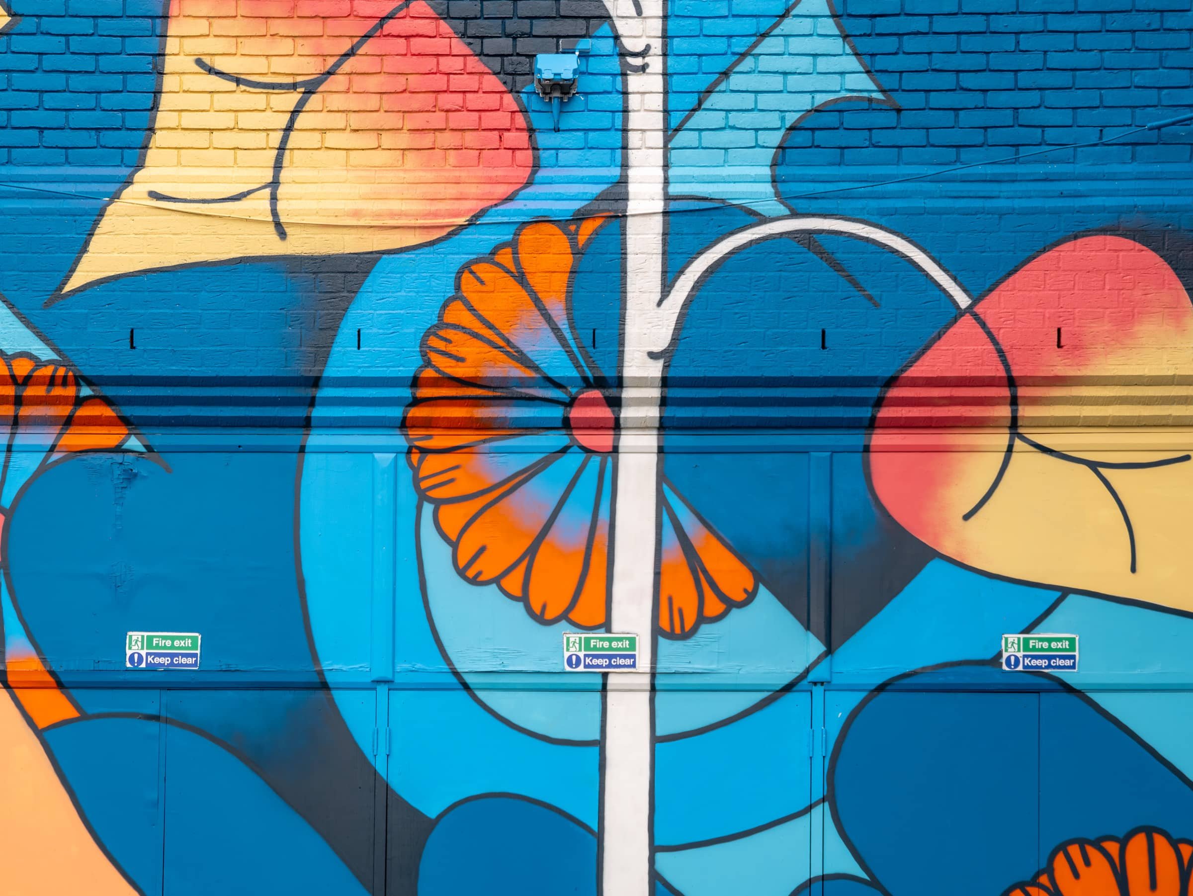 AT016_tea-jurisic_london-mural-festival-30.jpg