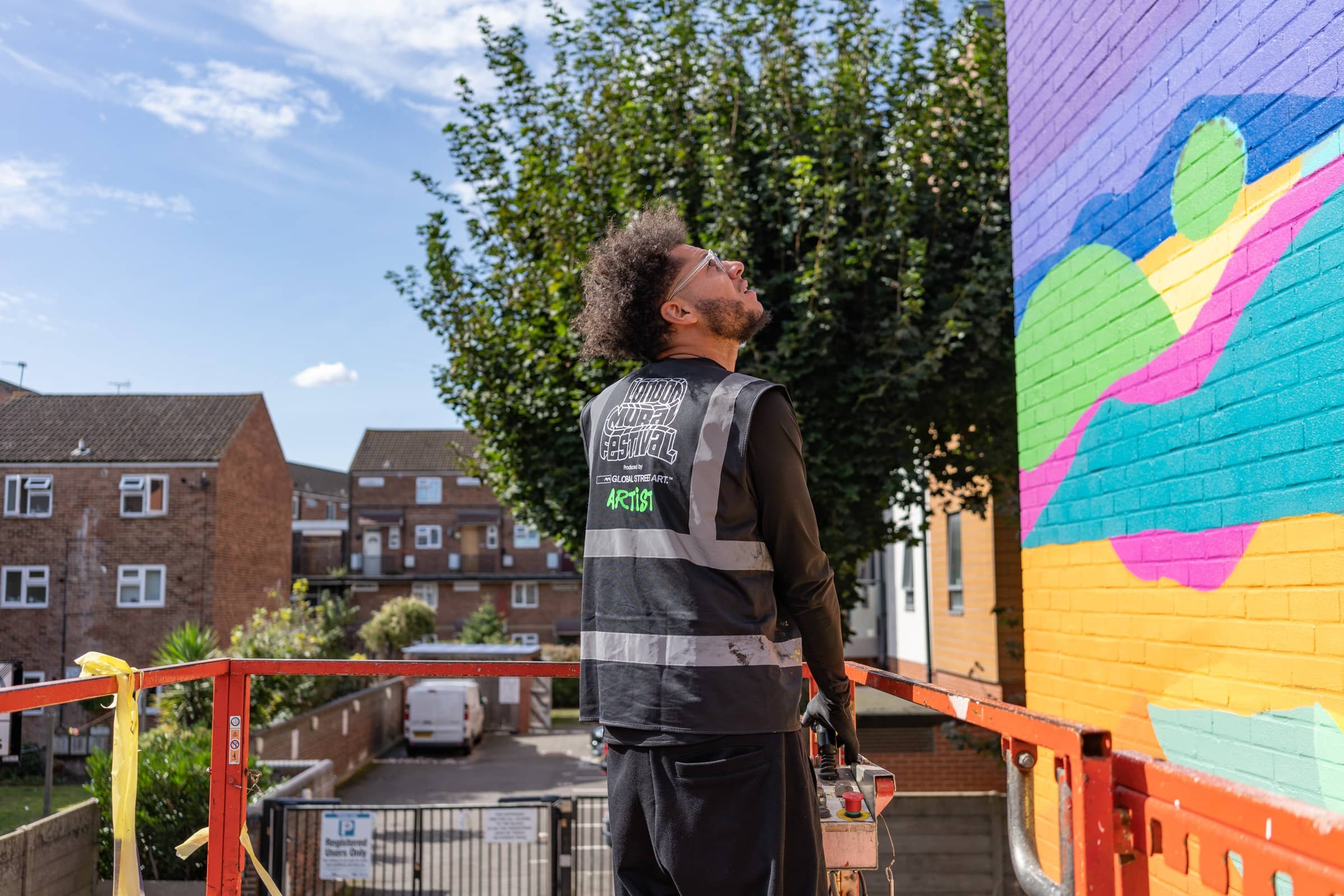 AT059_rimon-guimaraes_london-mural-festival-9.jpg