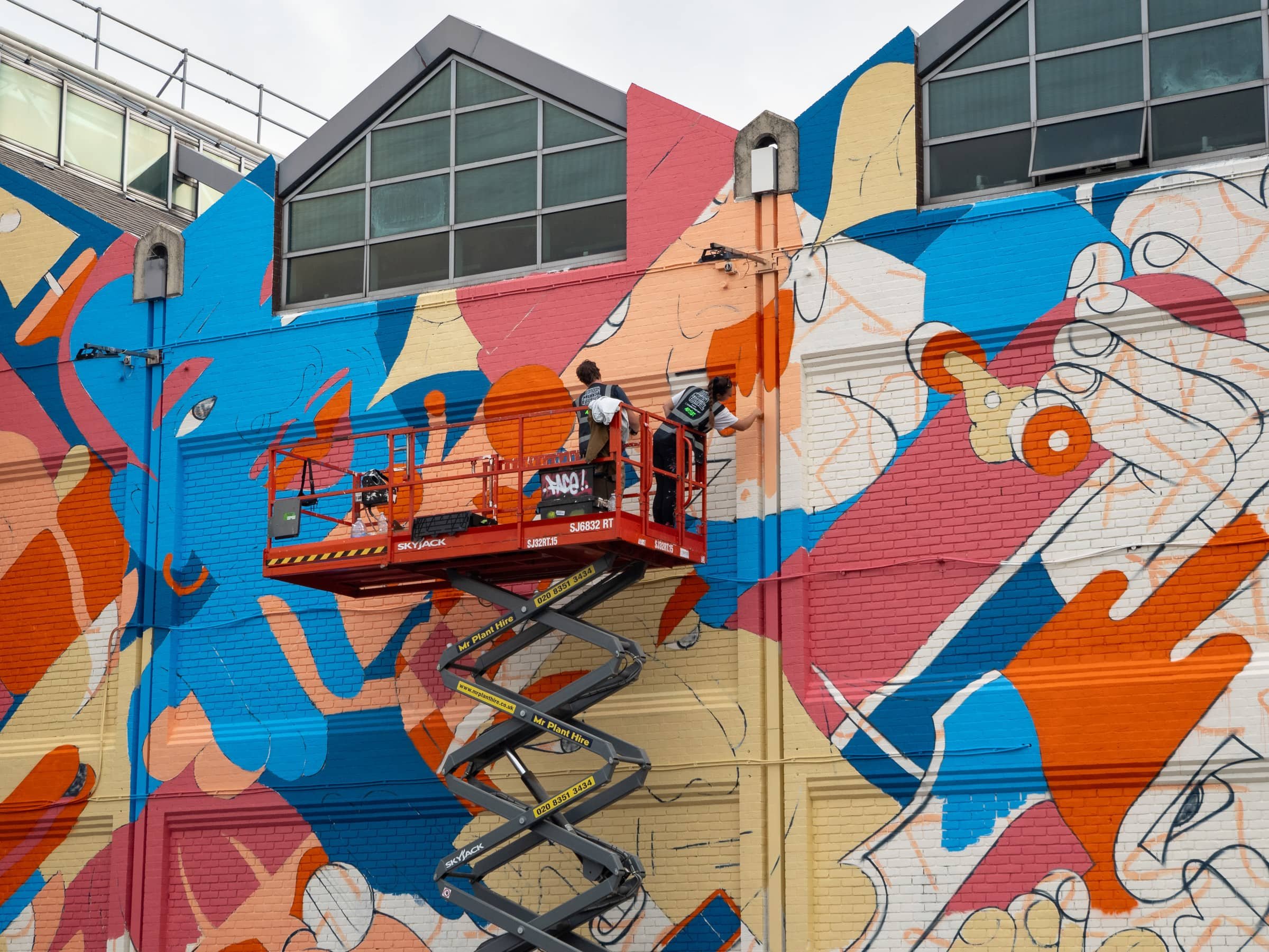 AT016_tea-jurisic_london-mural-festival-12.jpg