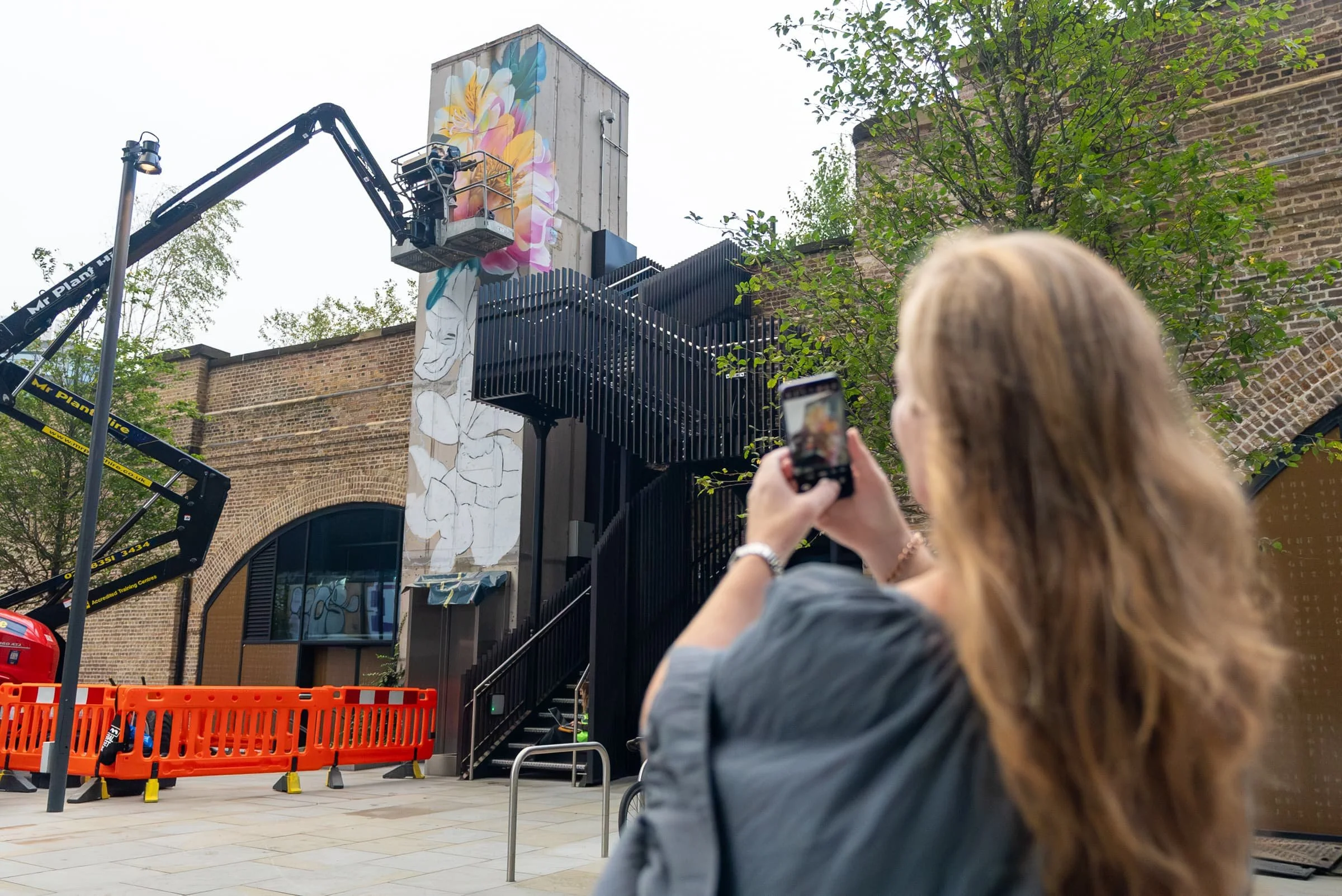 AT025_sophie-mess_london-mural-festival-17.jpg