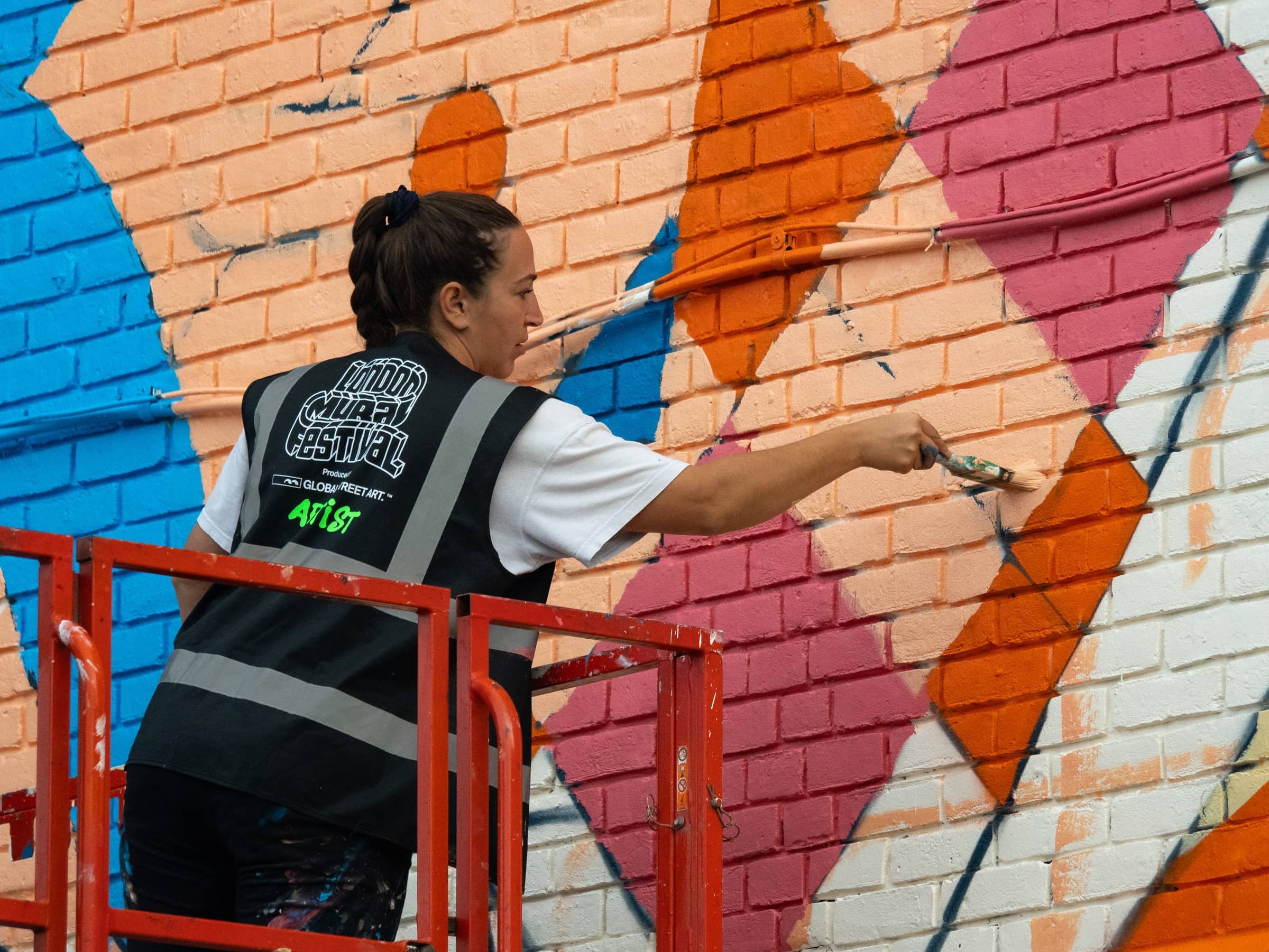 AT016_tea-jurisic_london-mural-festival-11.jpg