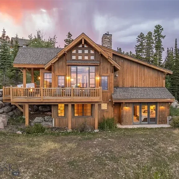 4 BEDS | 4.5 BATHS | 2,624 SQ. FT. $4,995,000