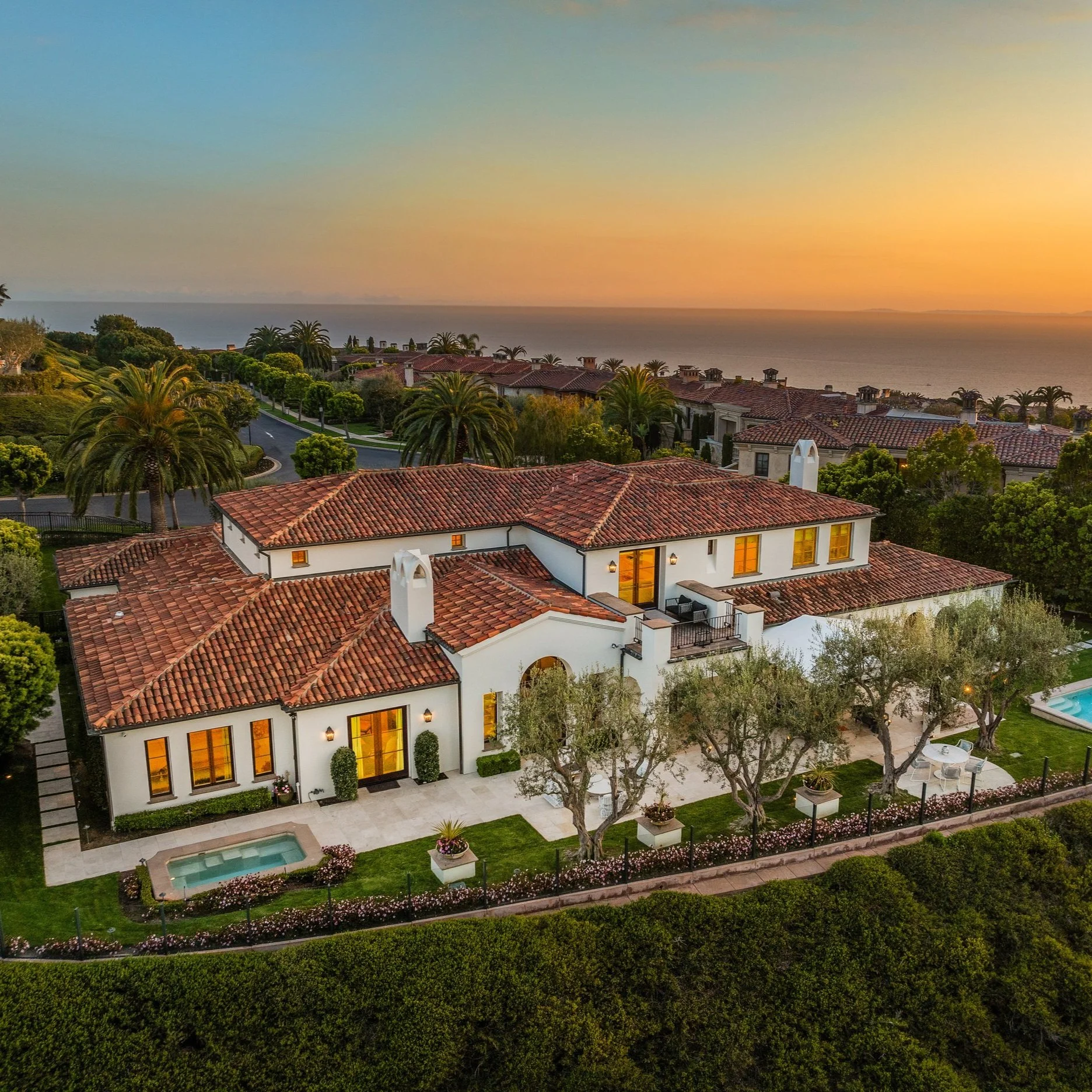 5 BEDS | 6 BATHS | 7,800 SQ. FT. $14,995,000