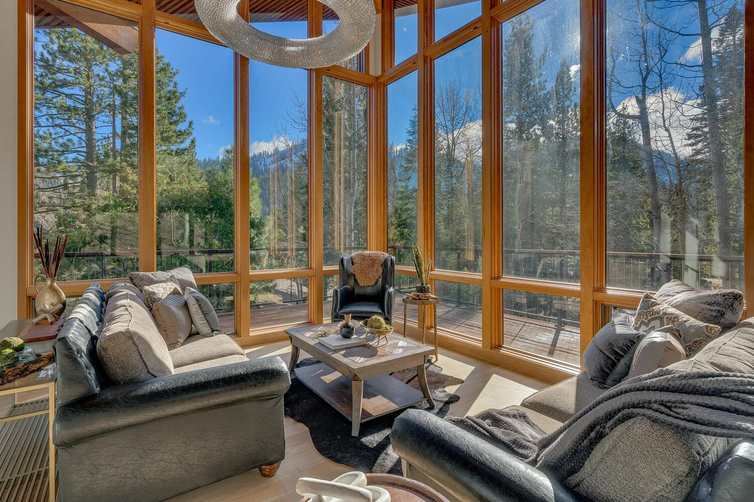 1620_lanny_ln_olympic_valley-large-009-012-living_room-1500x1000-72dpi.jpg