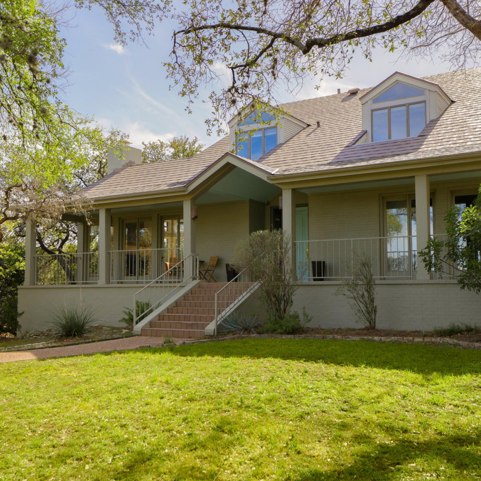 4 BEDS | 3 BATHS | 3,377 SQ. FT. $2,950,000