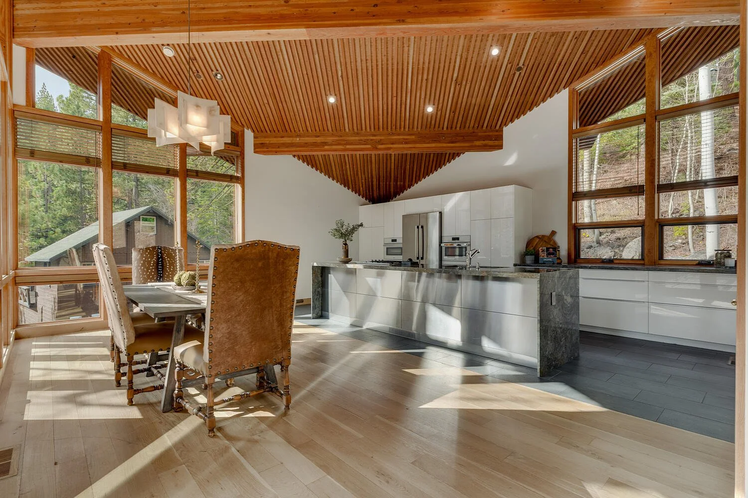 1620_lanny_ln_olympic_valley-large-011-014-dining_roomkitchen-1500x1000-72dpi.jpg