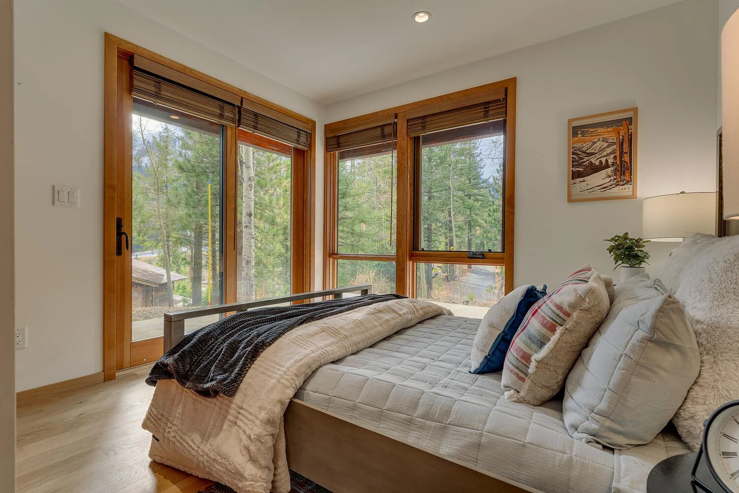 1620_lanny_ln_olympic_valley-large-027-021-bedroom-1500x1000-72dpi.jpg