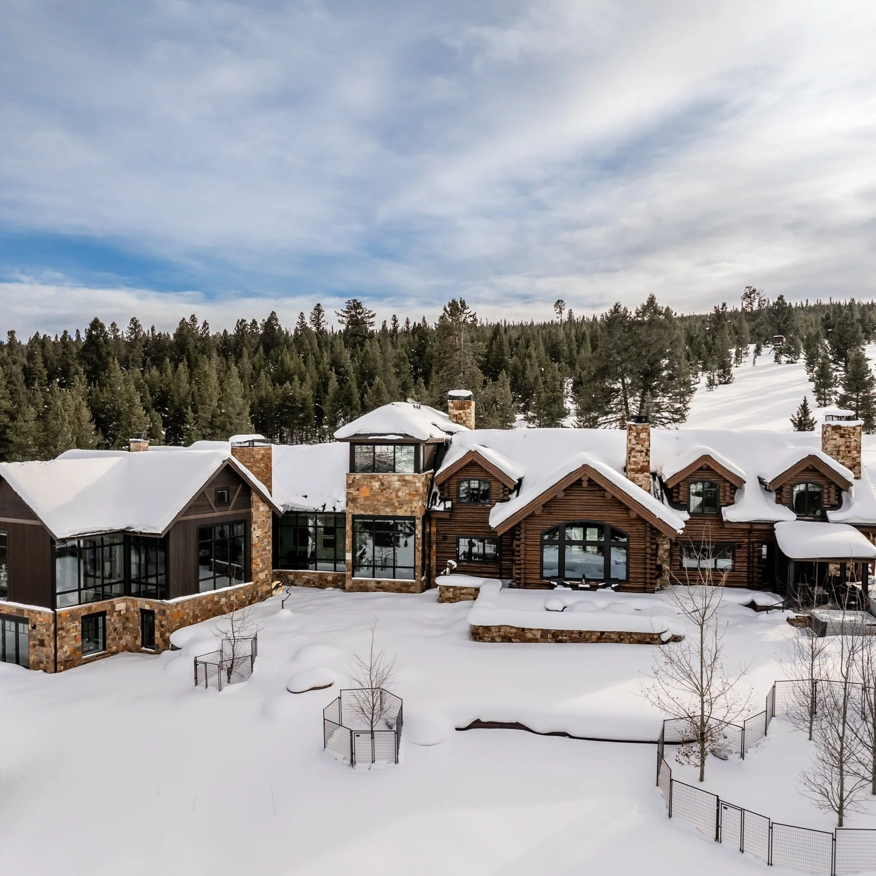 6 BEDS | 10 BATHS | 11,582 SQ. FT. $11,950,000