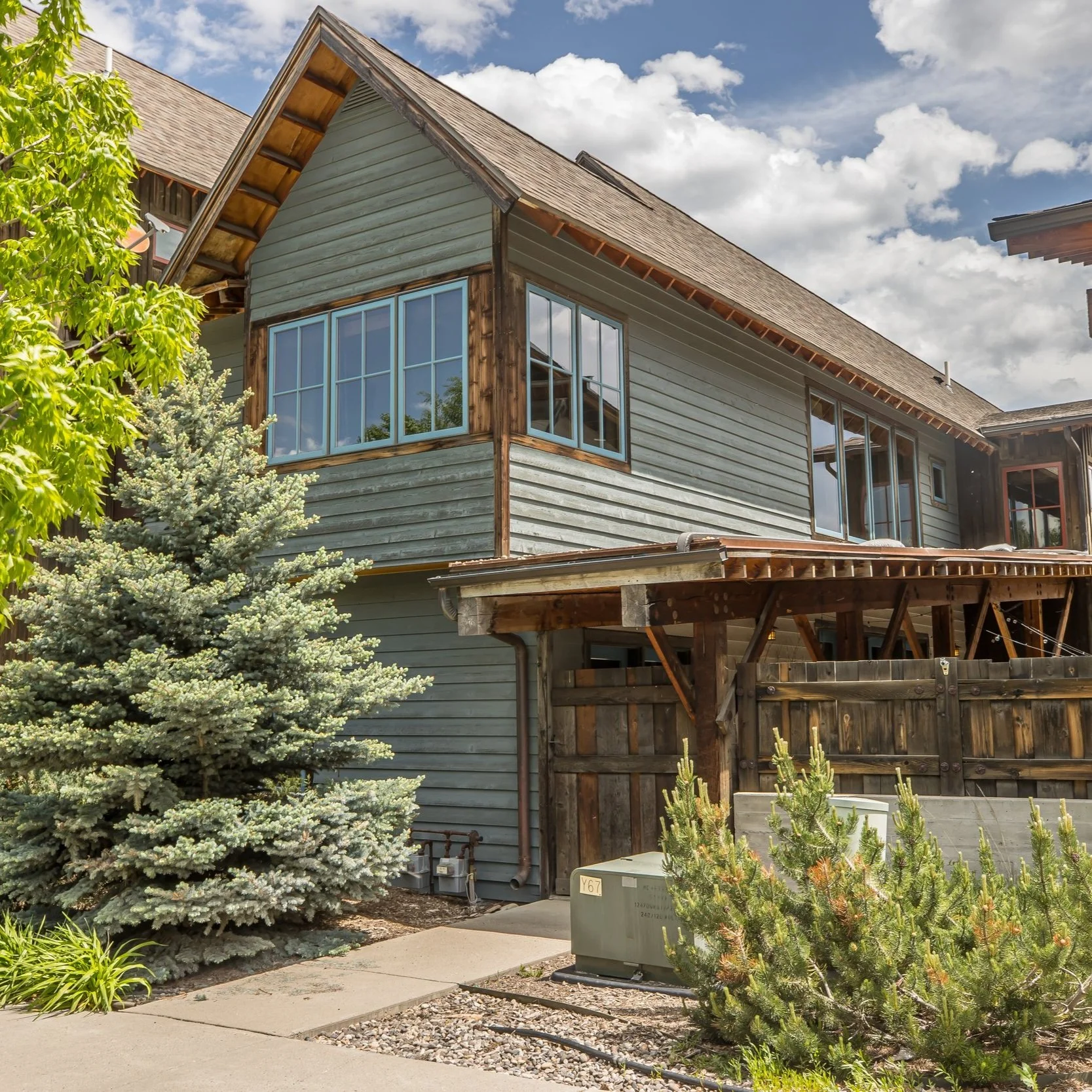 4 BEDS | 3.5 BATHS | 2,549 SQ. FT. $2,150,000