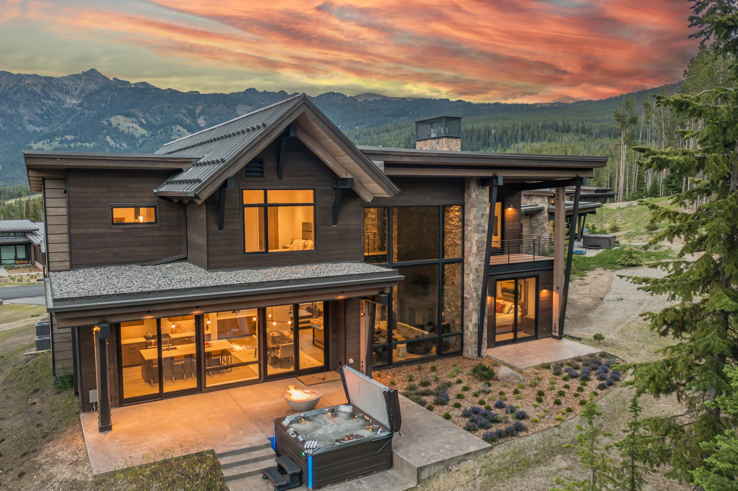 4 BEDS | 4.5 BATHS | 3,639 SQ. FT. $8,995,000