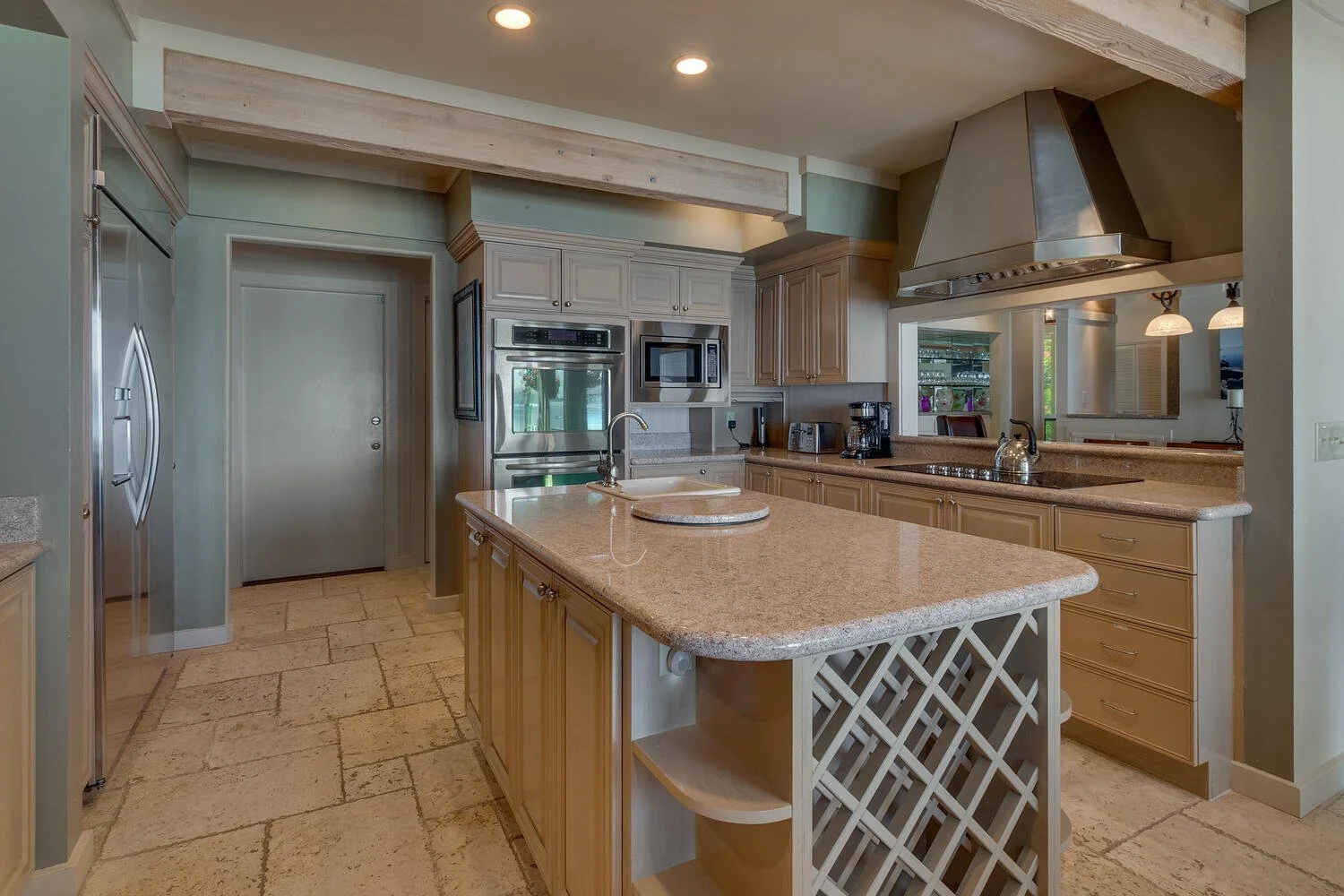 sandy_shores-large-023-094-kitchen-1500x1000-72dpi.jpg