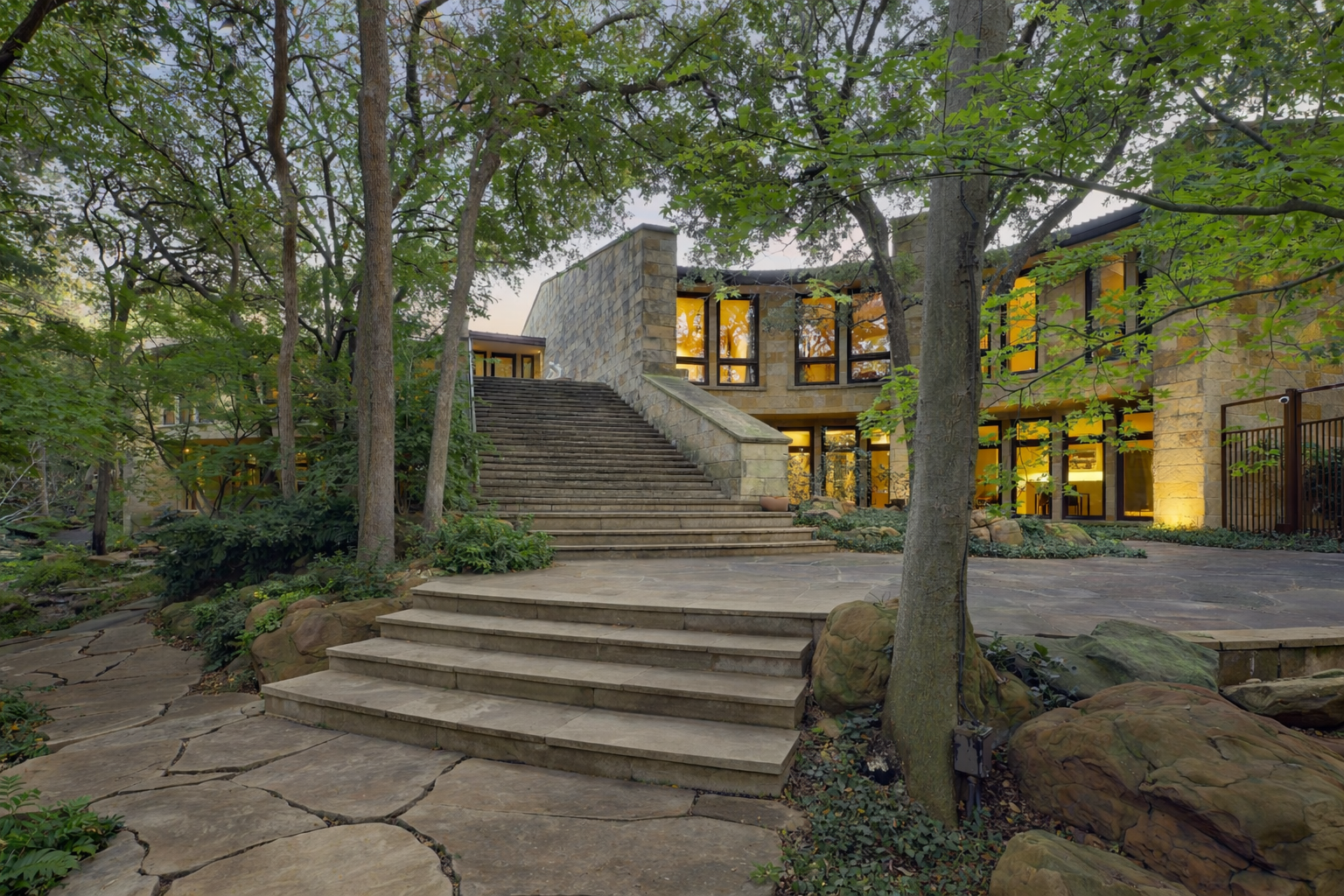5 BEDS | 5 BATHS | 4 HALF BATHS | 14,921 SQ. FT | $9,999,000