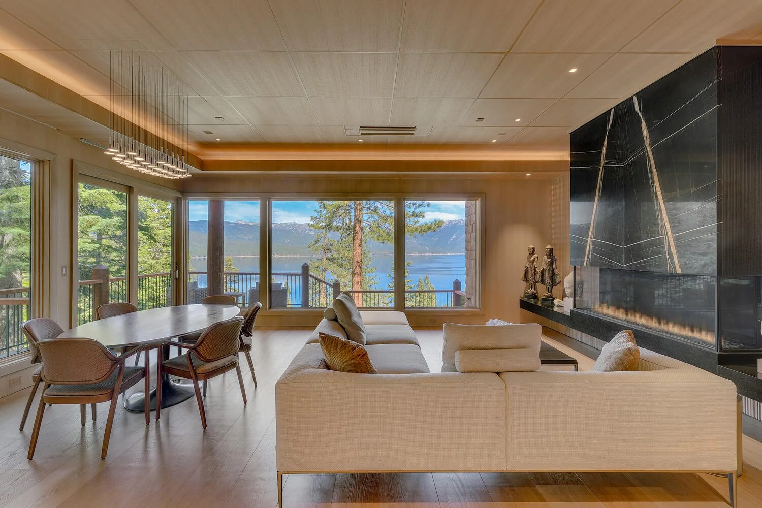 120_nv28_crystal_bay_nv_89402-large-060-065-livingdining_room-1500x1000-72dpi.jpg