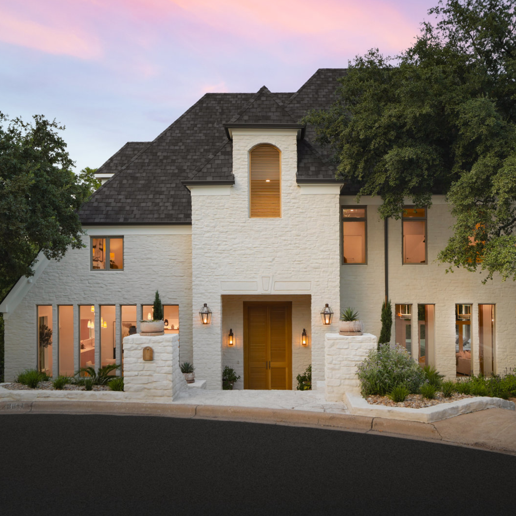 6 BEDS | 8.5 BATHS | 10,486 SQ. FT. $9,695,000