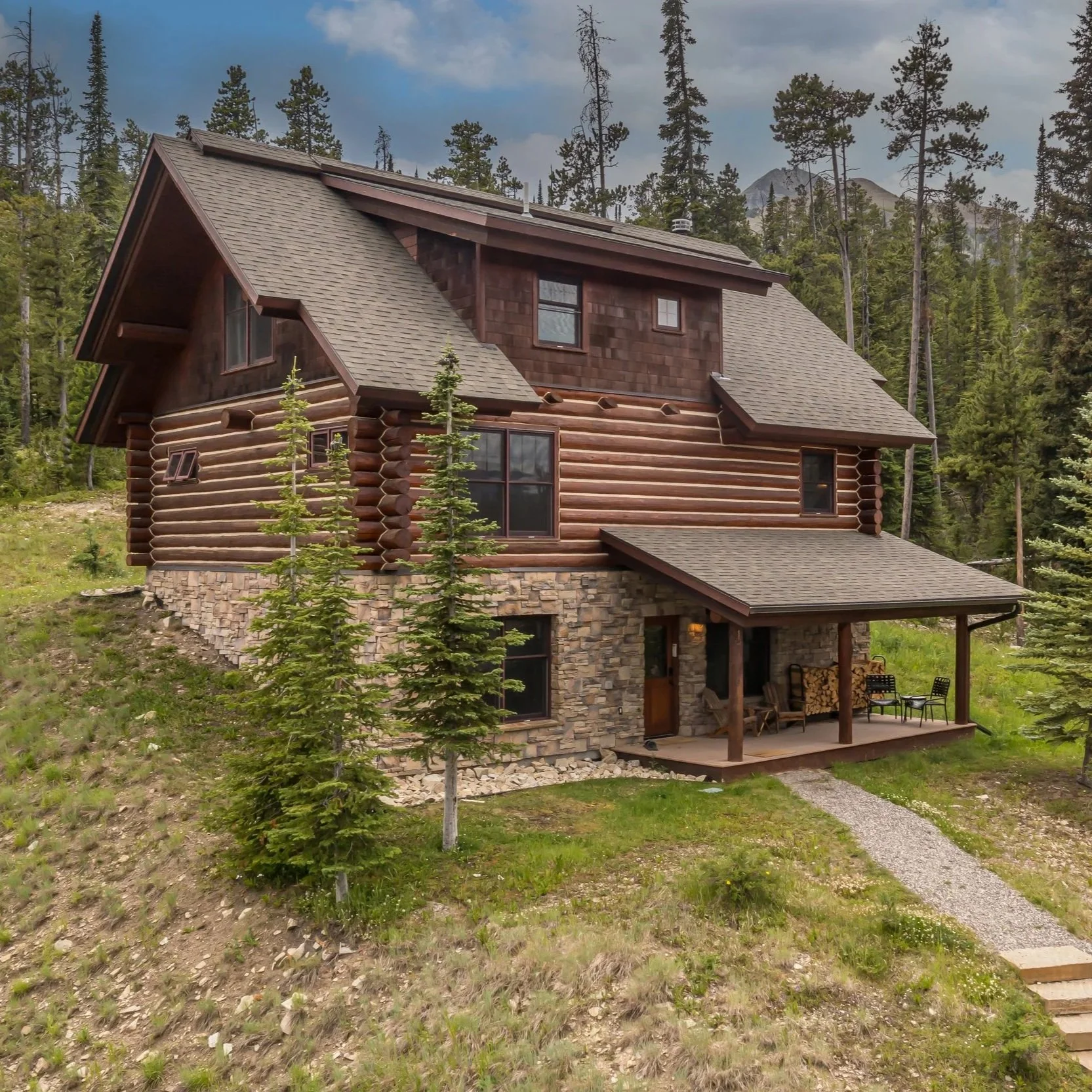 4 BEDS | 3 BATHS | 2,441 SQ. FT. $3,700,000