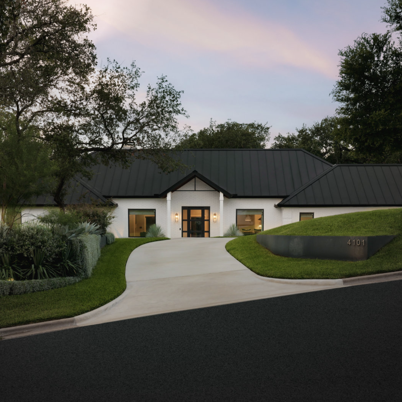 5 BEDS | 4.5 BATHS | 4,346 SQ. FT. $3,995,000