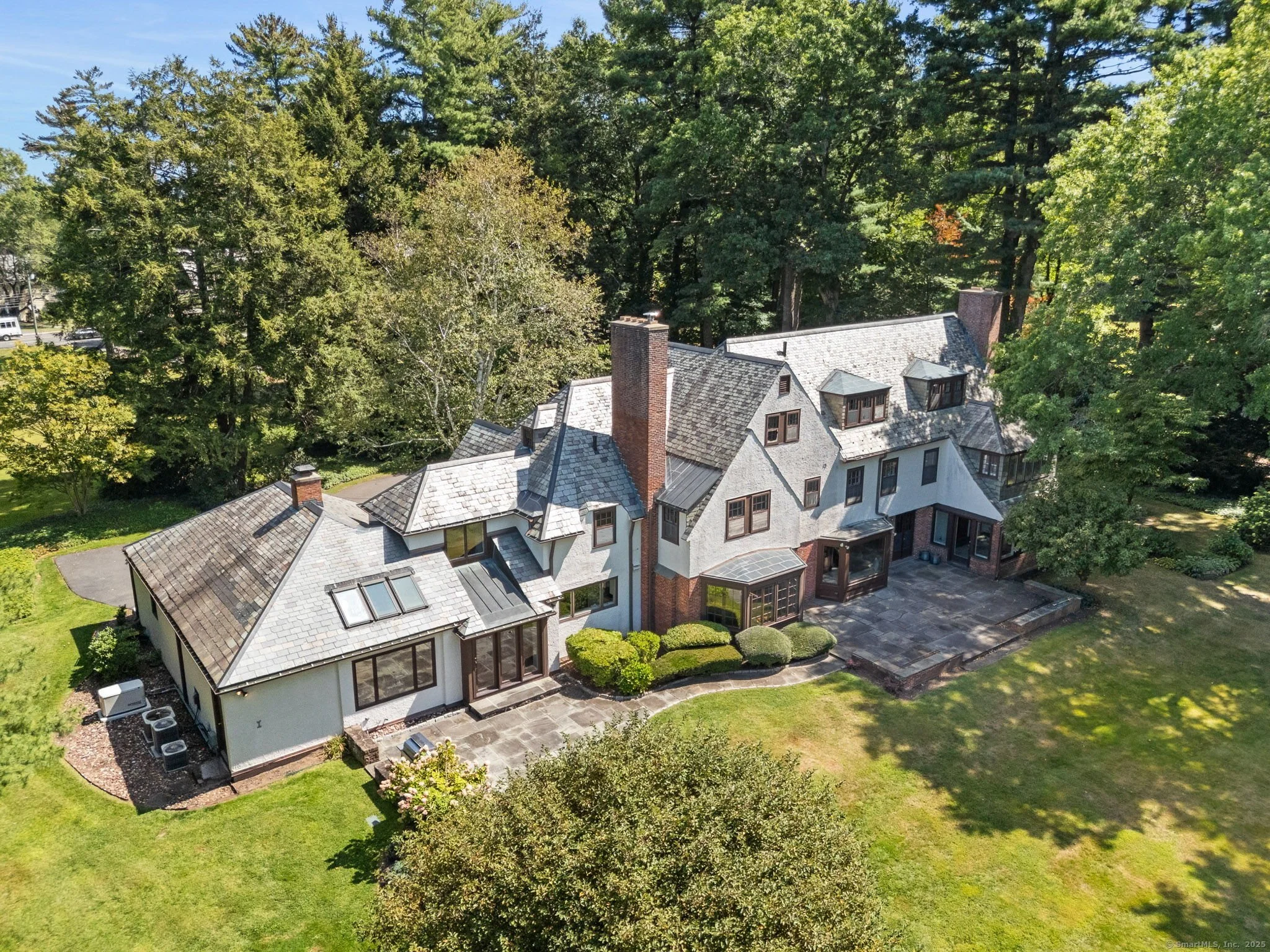 7 BEDS | 6 BATHS | 5,900 SQ. FT. $1,295,000