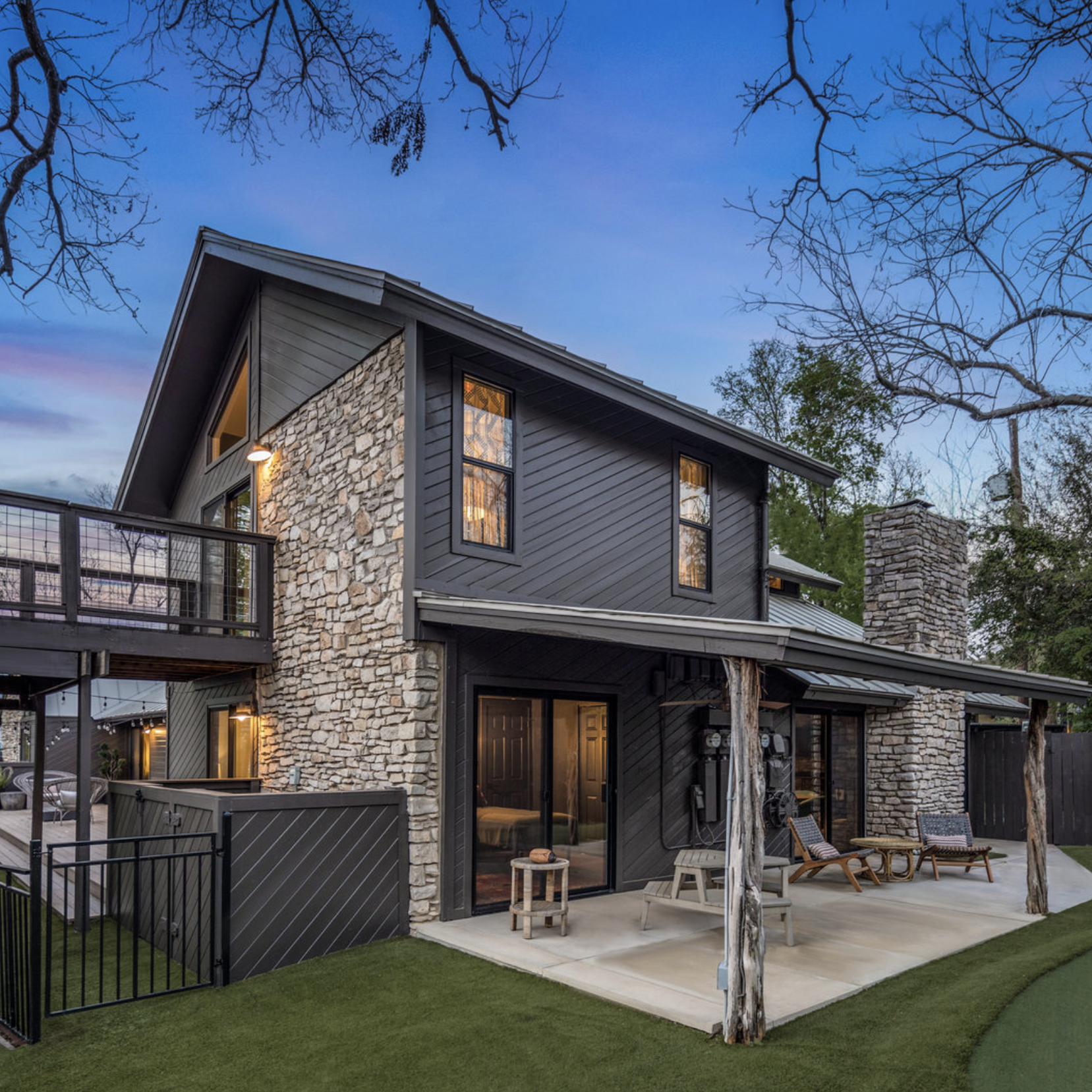 9 BEDS | 4 BATHS | 32,848 SQ. FT. $6,995,000