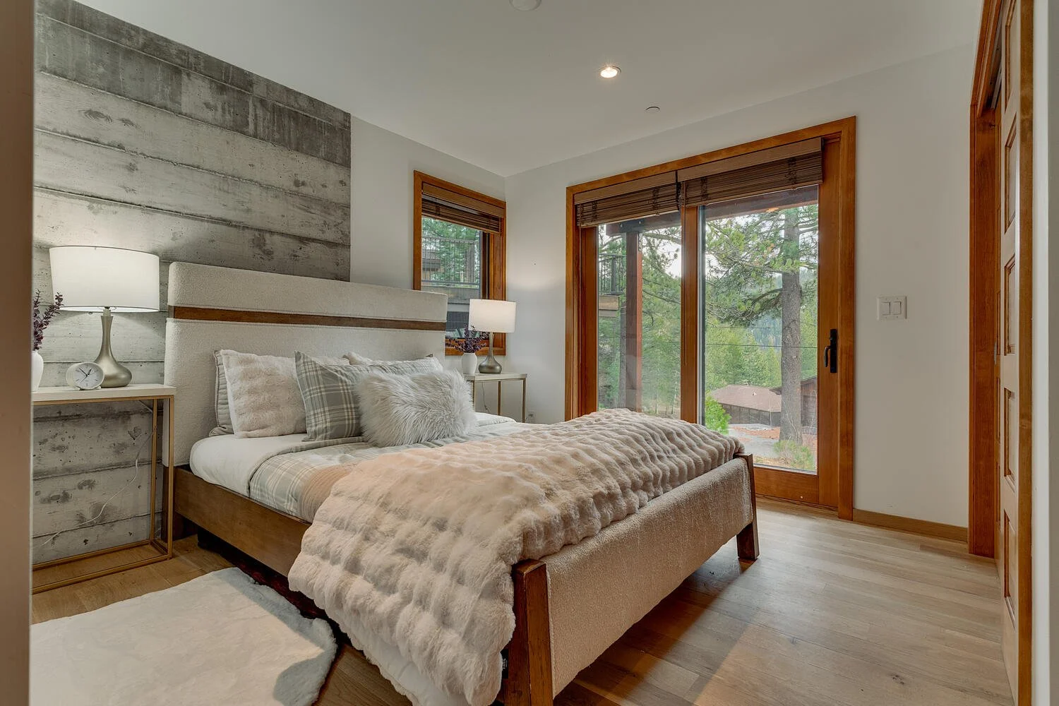 1620_lanny_ln_olympic_valley-large-032-007-bedroom-1500x1000-72dpi.jpg