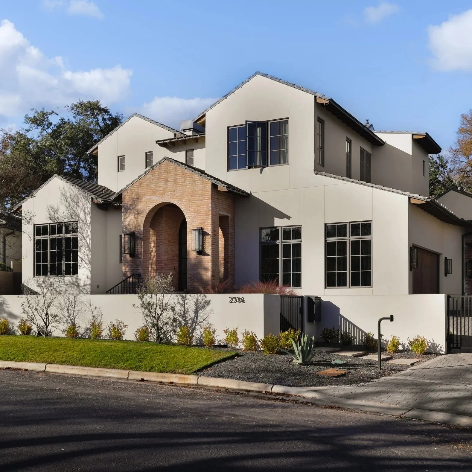 6 BEDS | 10 BATHS | 6,734 SQ. FT. $10,955,500