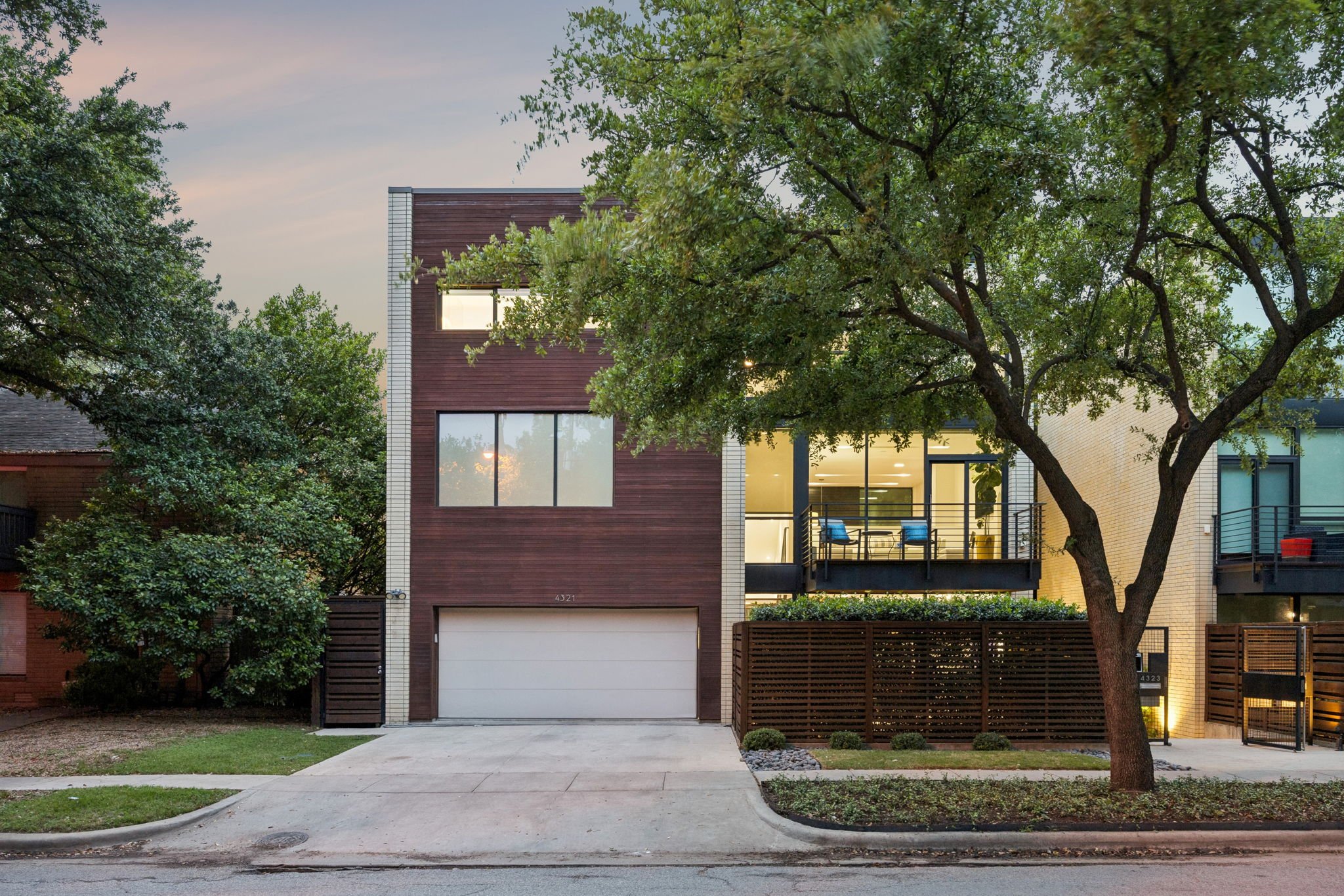 3 BEDS | 3 BATHS | 1 HALF BATH | 4,368 SQ. FT | $2,495,000