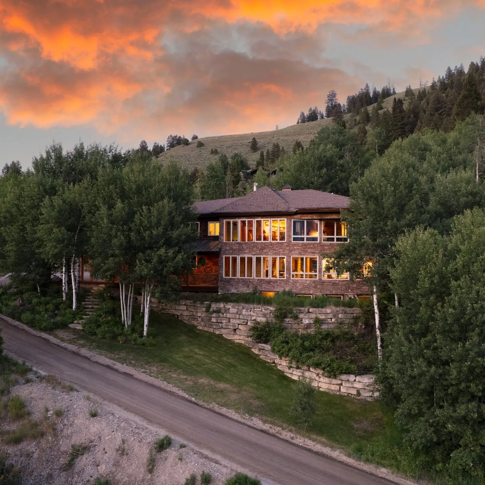 4 BEDS | 5 BATHS | 6,465 SQ. FT. $5,200,000