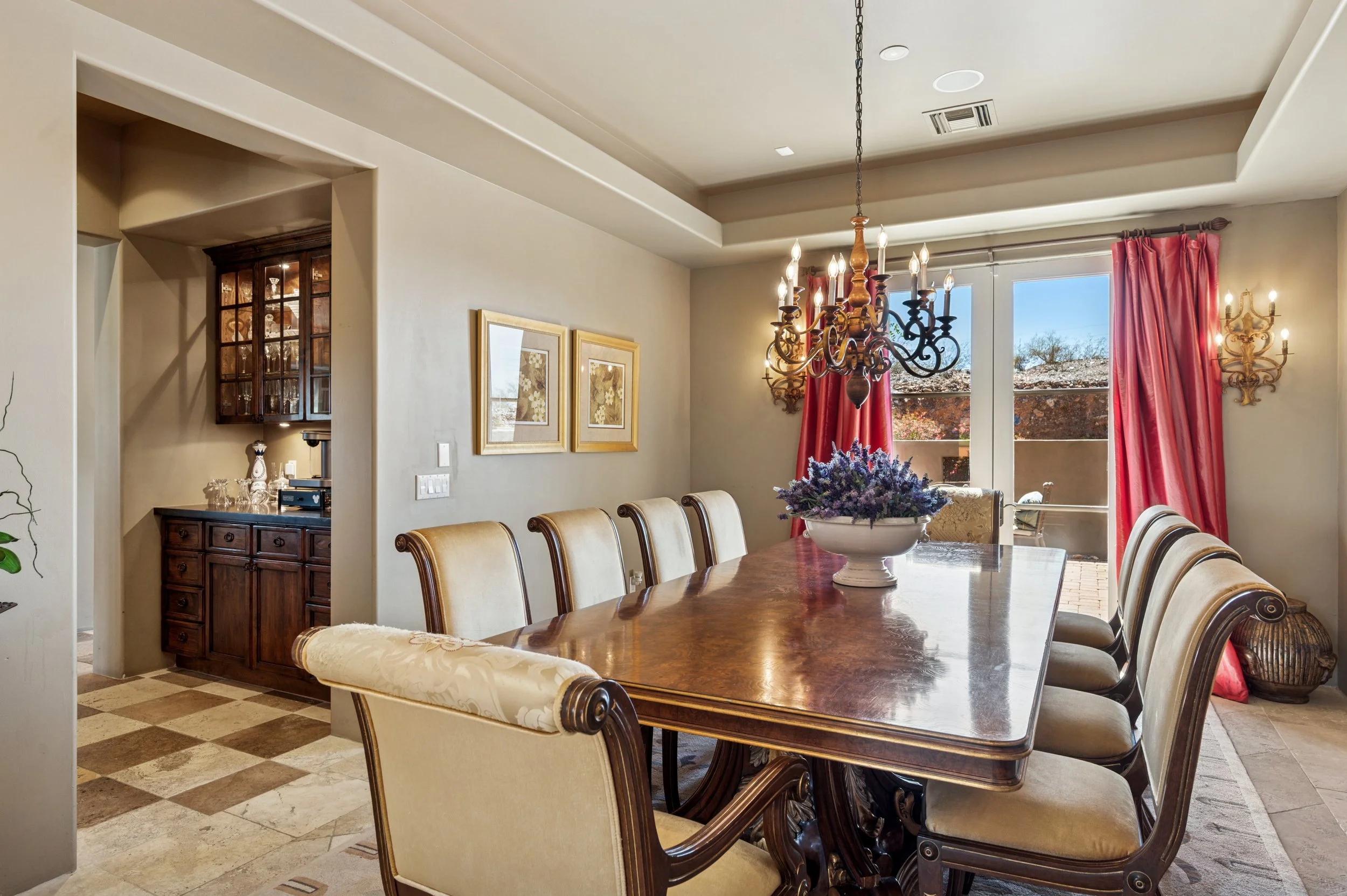 6-Dining - Butlers Pantry-5738-n-32nd-pl.jpg